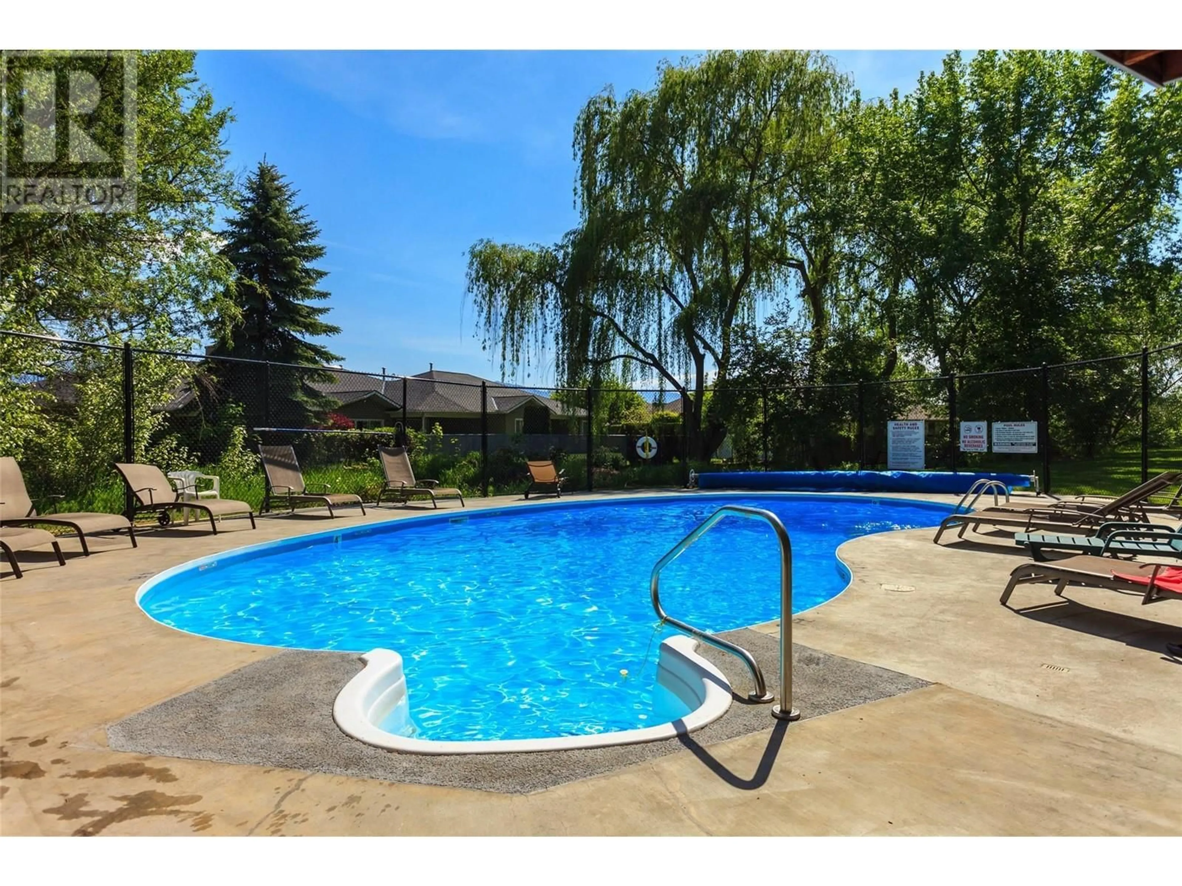 Pool for 3175 De Montreuil Court Unit# 301, Kelowna British Columbia V1W3W2