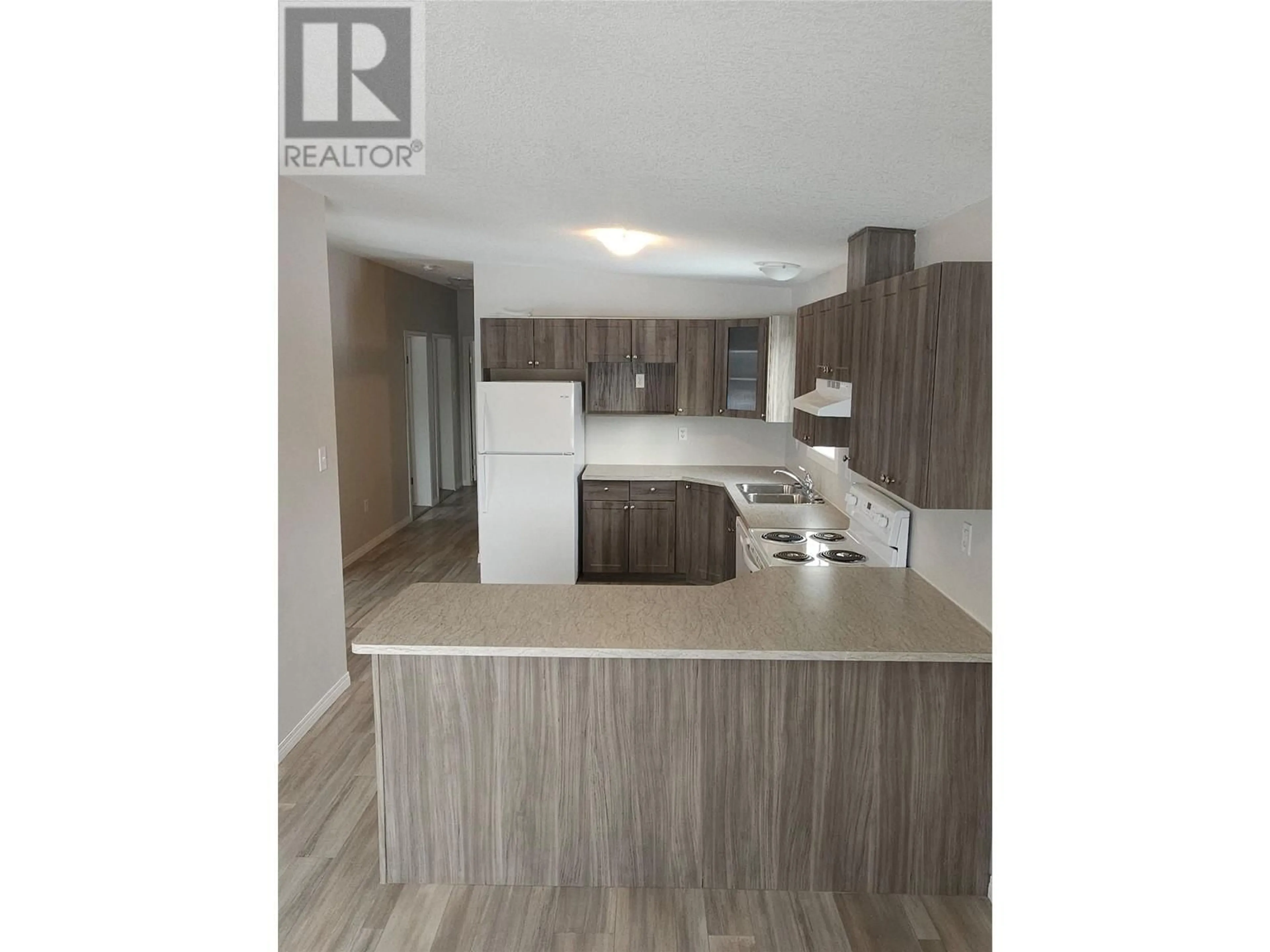 Open concept kitchen, wood/laminate floor for 235 Aylmer Road Unit# 52, Chase British Columbia V0E1M1