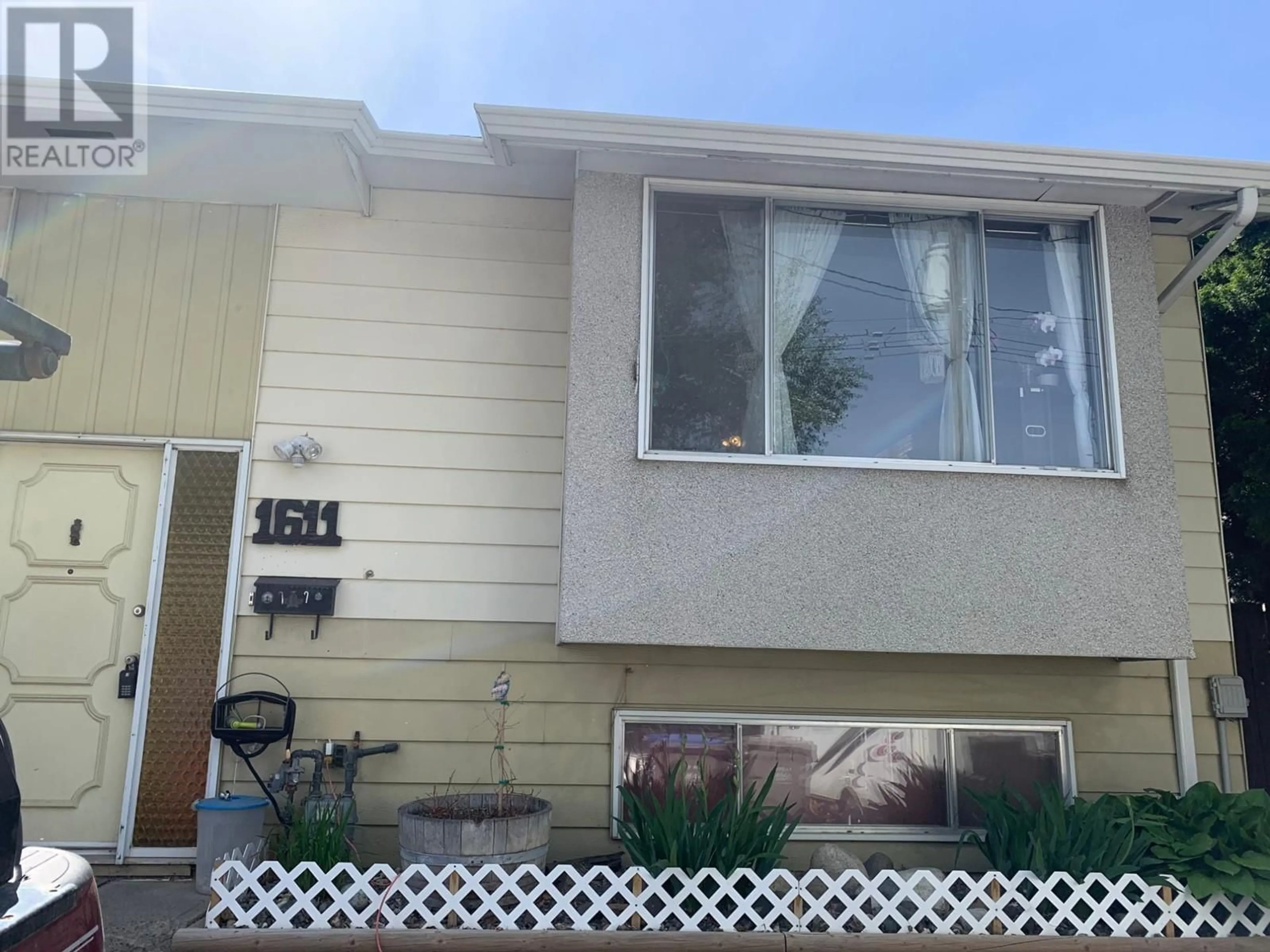 Home with vinyl exterior material, street for 1611 SPARTAN Place, Kamloops British Columbia V2B7Z3