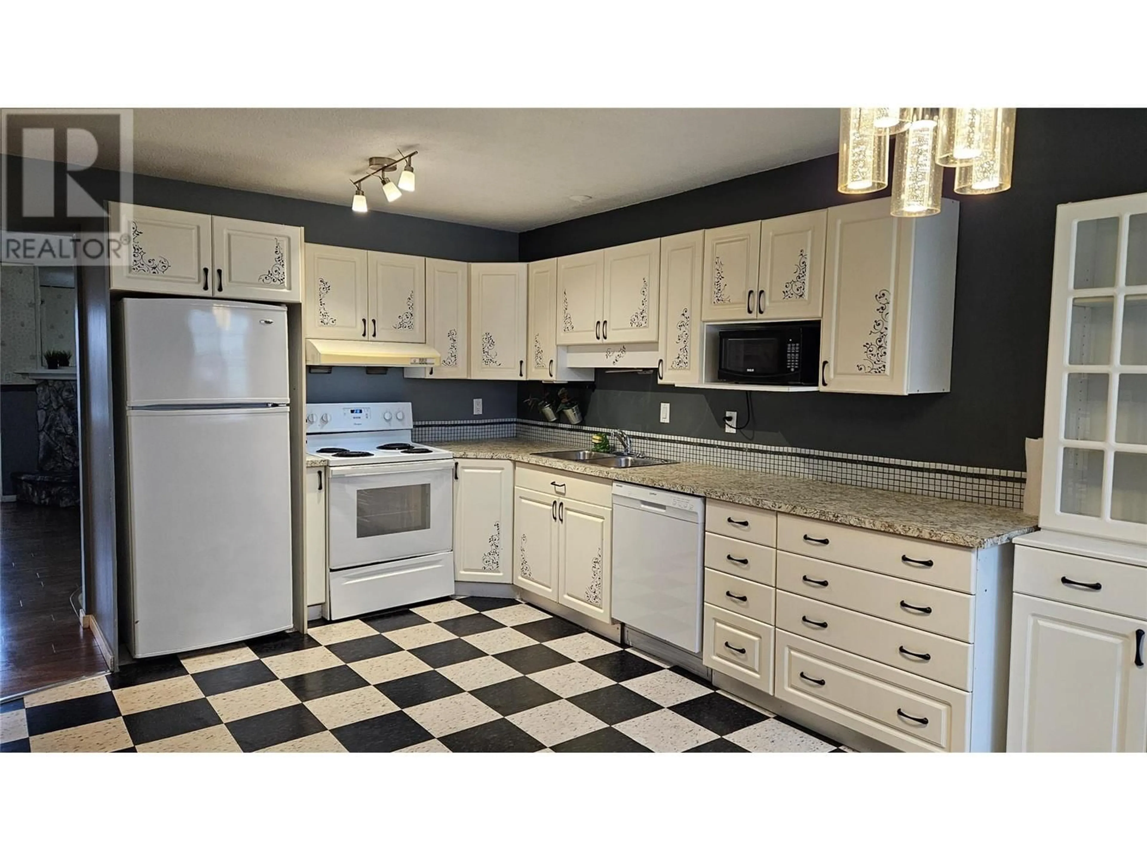 Standard kitchen, ceramic/tile floor for 106 - 286 GREEN AVENUE WEST, Penticton British Columbia V2A3T2