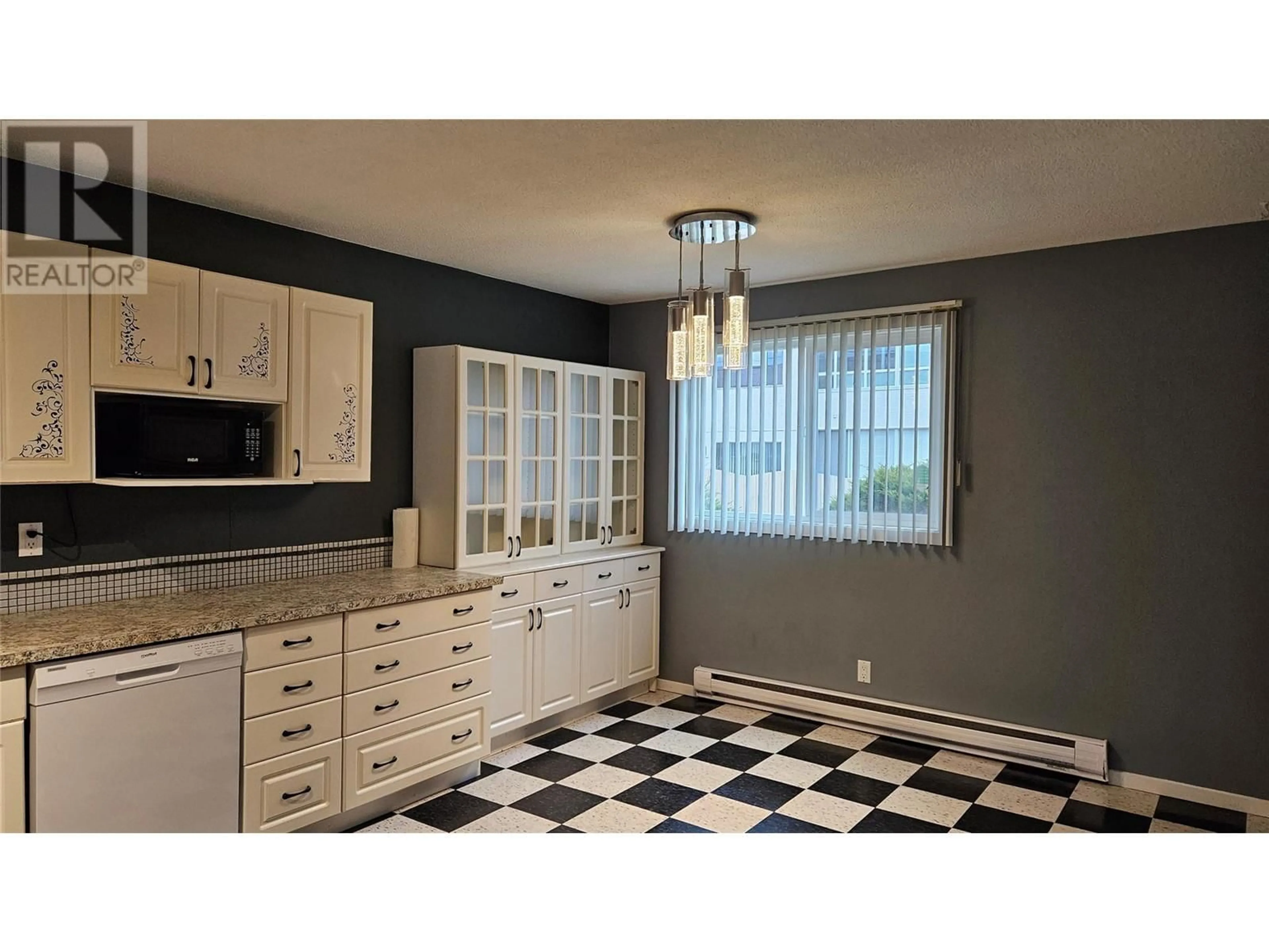 Standard kitchen, ceramic/tile floor for 106 - 286 GREEN AVENUE WEST, Penticton British Columbia V2A3T2