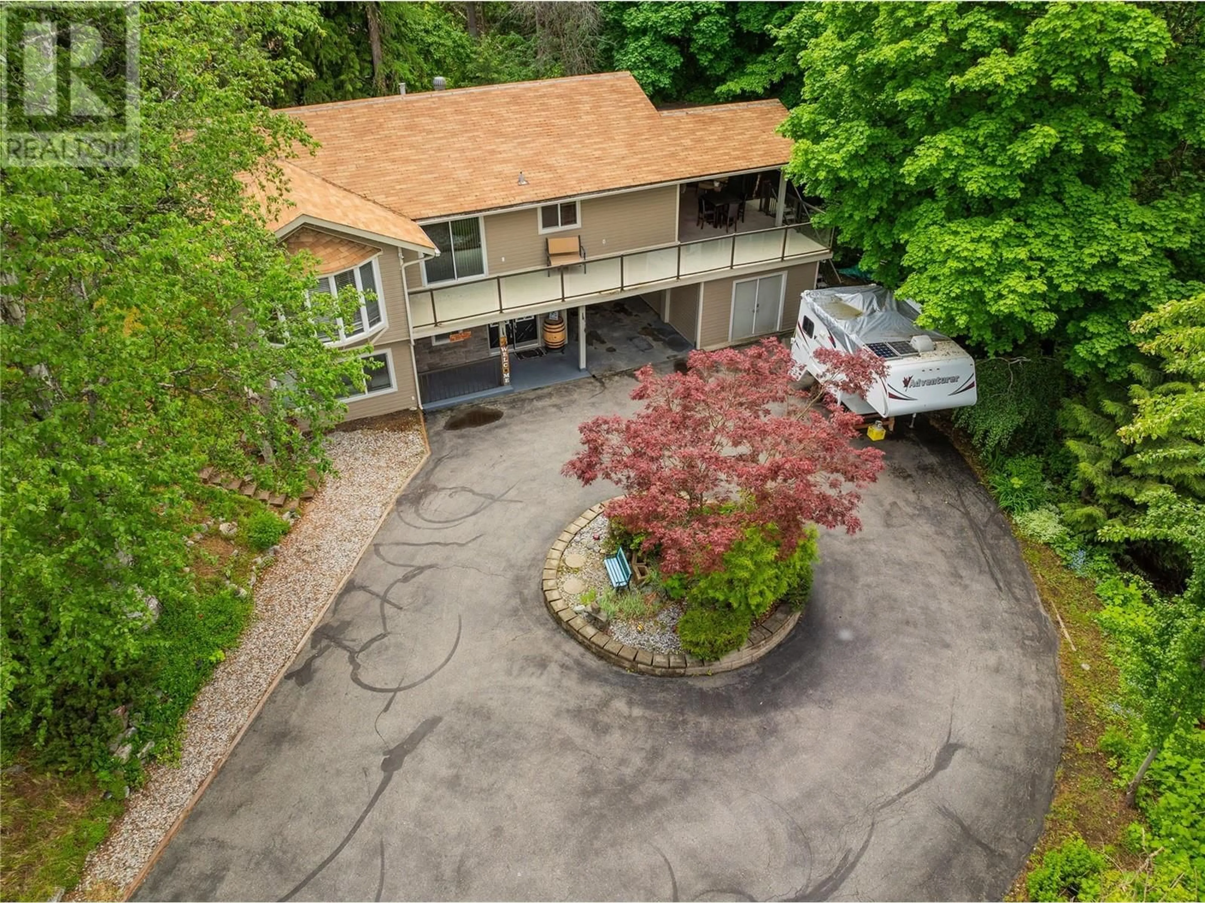 A pic from outside/outdoor area/front of a property/back of a property/a pic from drone, unknown for 125 MILL Road, Fruitvale British Columbia V0G1L1