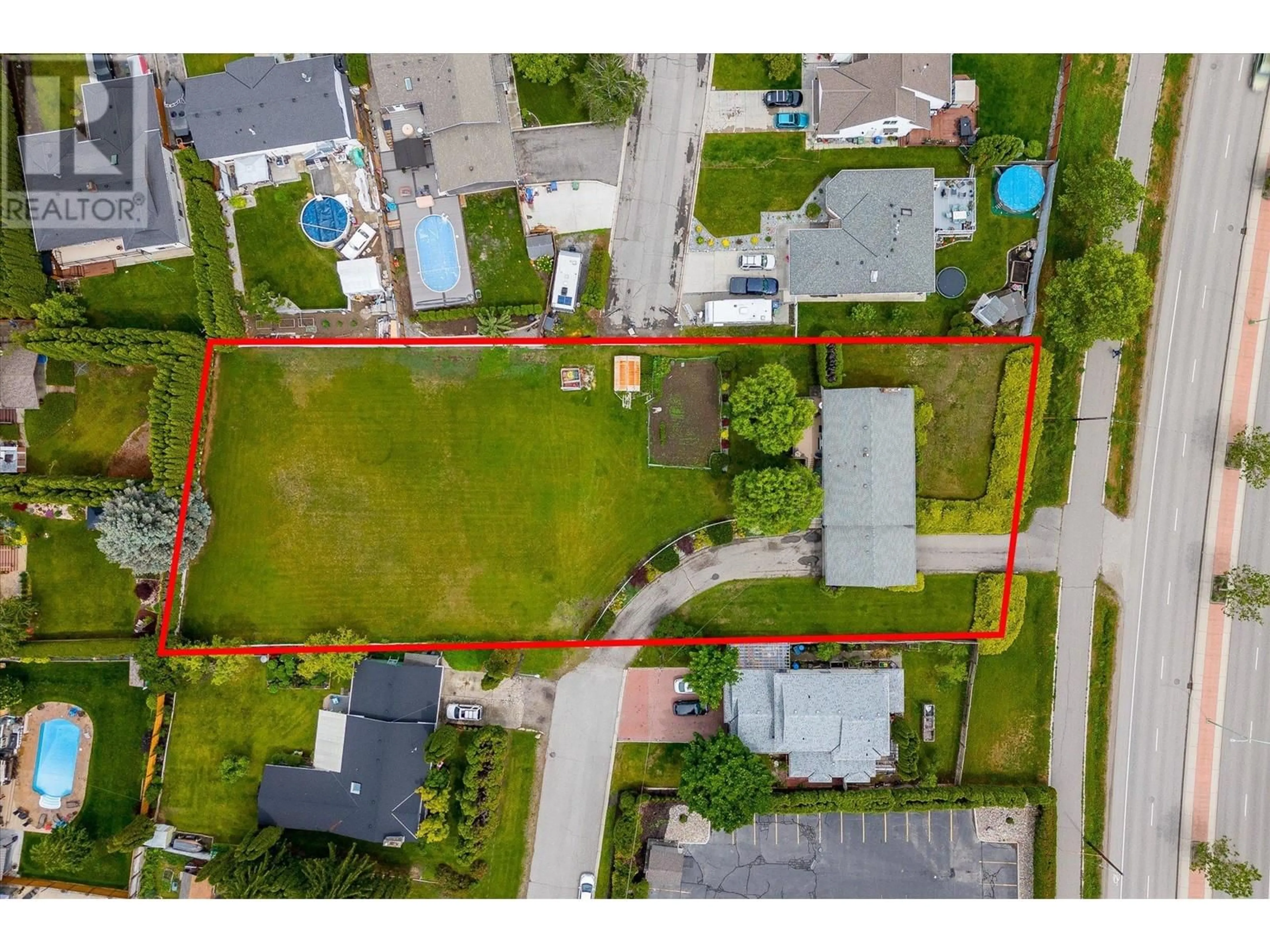 A pic from outside/outdoor area/front of a property/back of a property/a pic from drone, street for 328 GLENMORE ROAD, Kelowna British Columbia V1V1P2