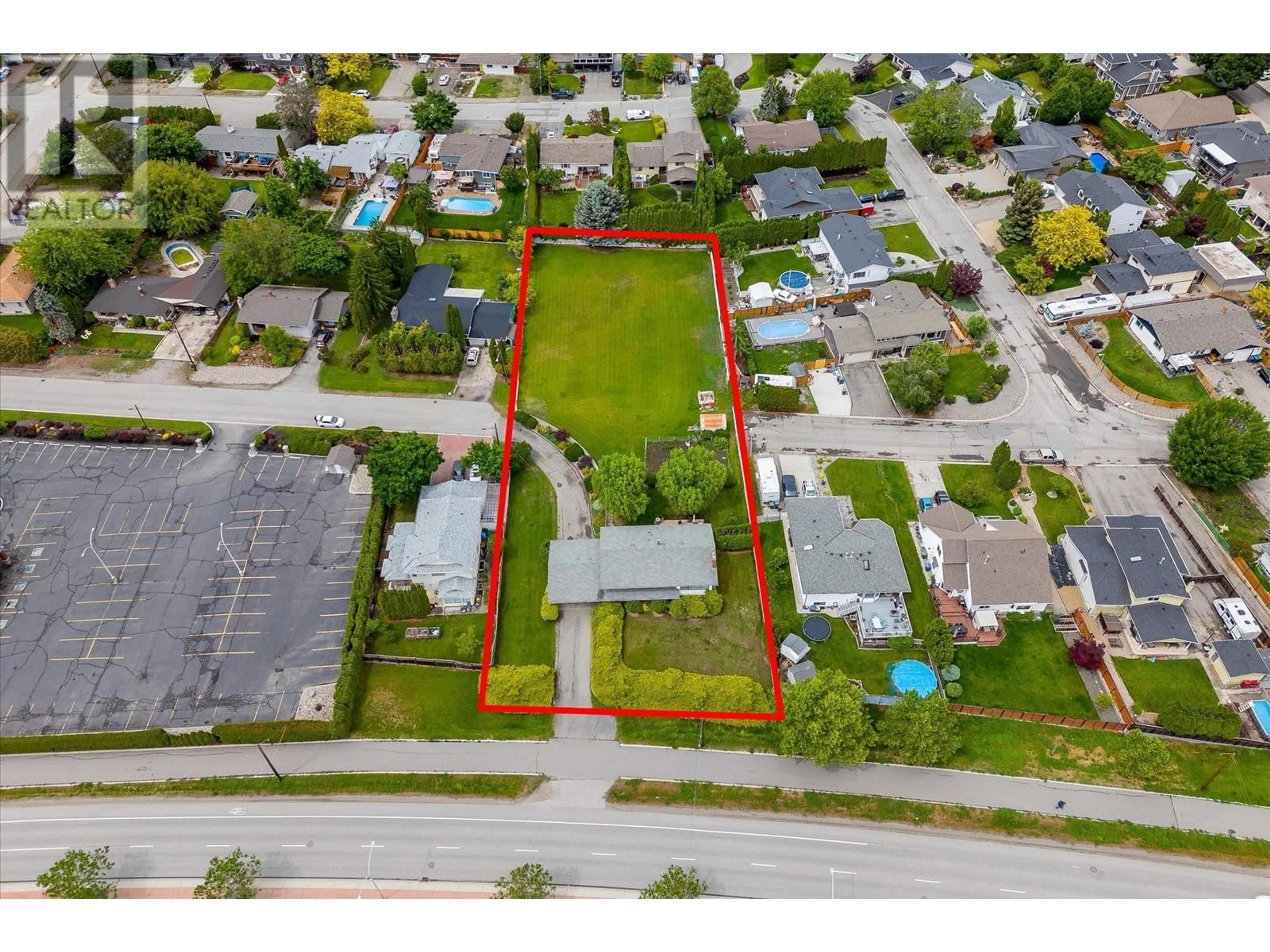 A pic from outside/outdoor area/front of a property/back of a property/a pic from drone, street for 328 GLENMORE ROAD, Kelowna British Columbia V1V1P2