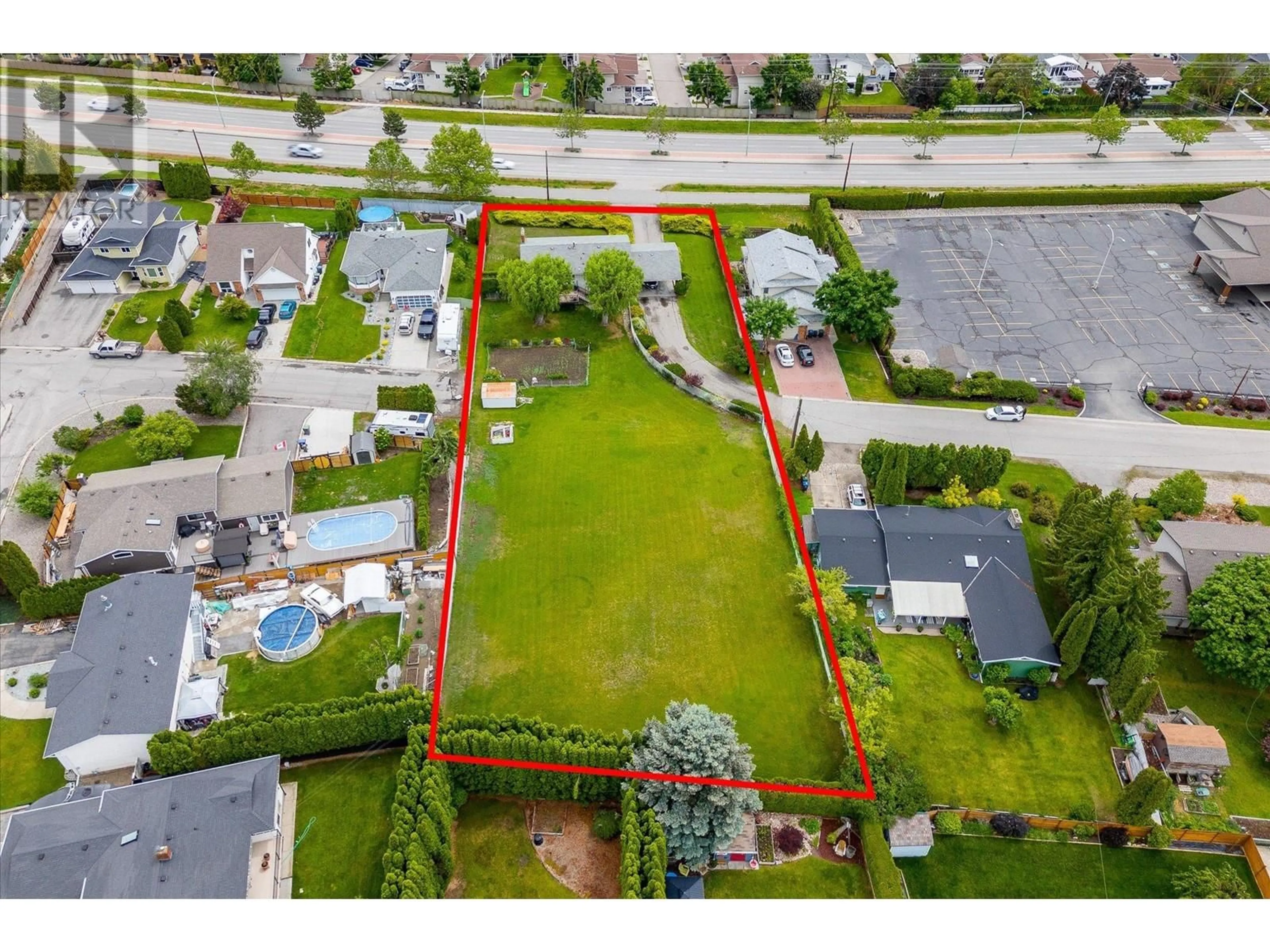 A pic from outside/outdoor area/front of a property/back of a property/a pic from drone, street for 328 GLENMORE ROAD, Kelowna British Columbia V1V1P2