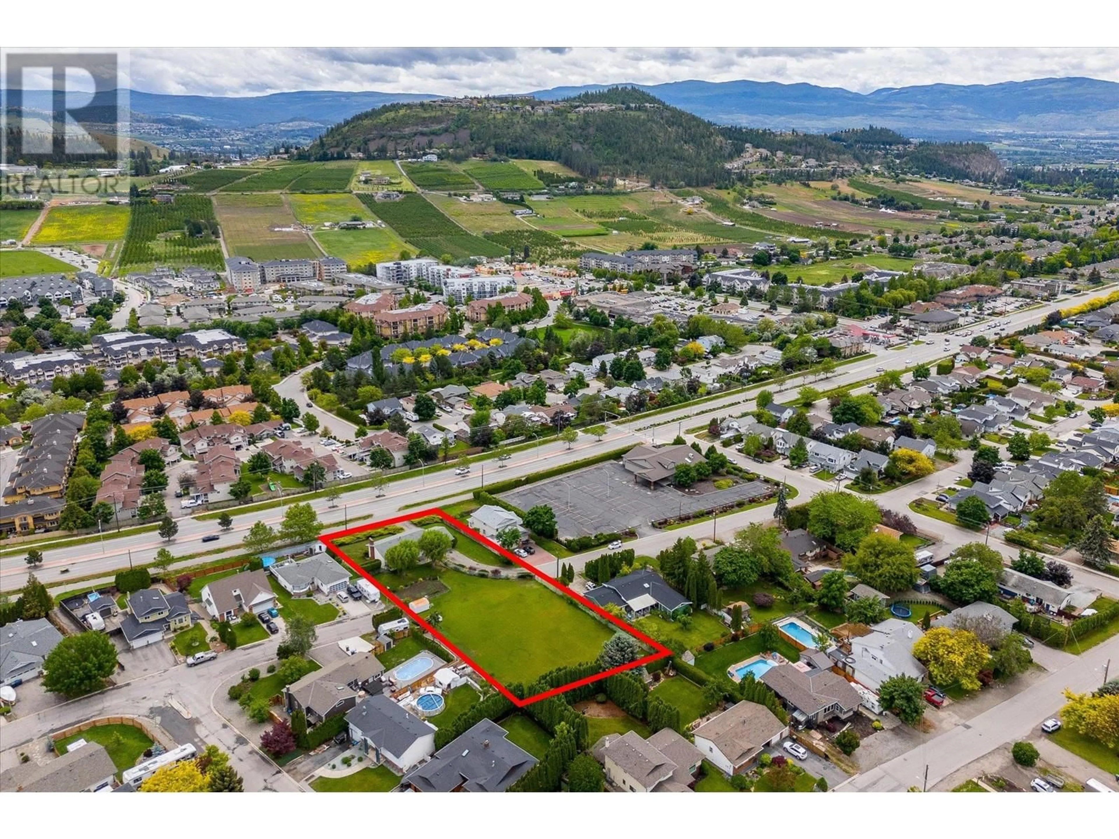 A pic from outside/outdoor area/front of a property/back of a property/a pic from drone, mountain view for 328 GLENMORE ROAD, Kelowna British Columbia V1V1P2