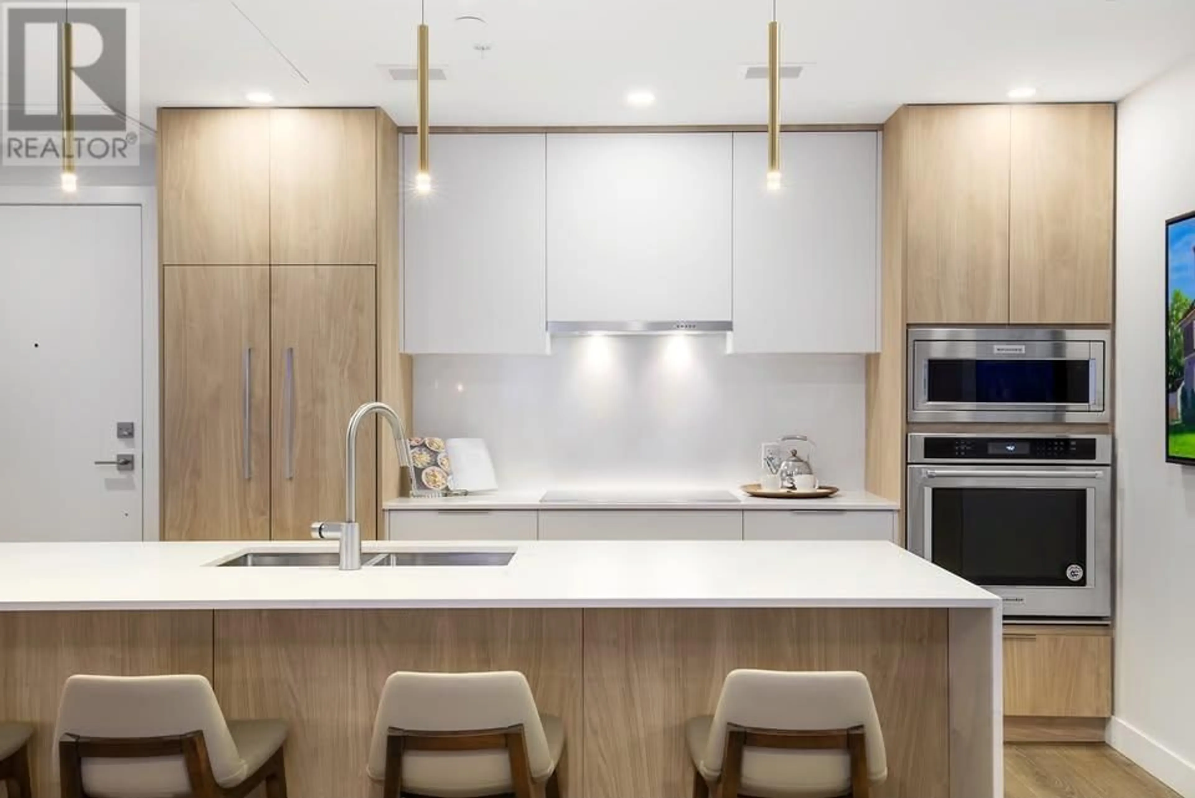 Contemporary kitchen, unknown for 1902 - 460 NICOLA STREET, Kamloops British Columbia V2H1T7