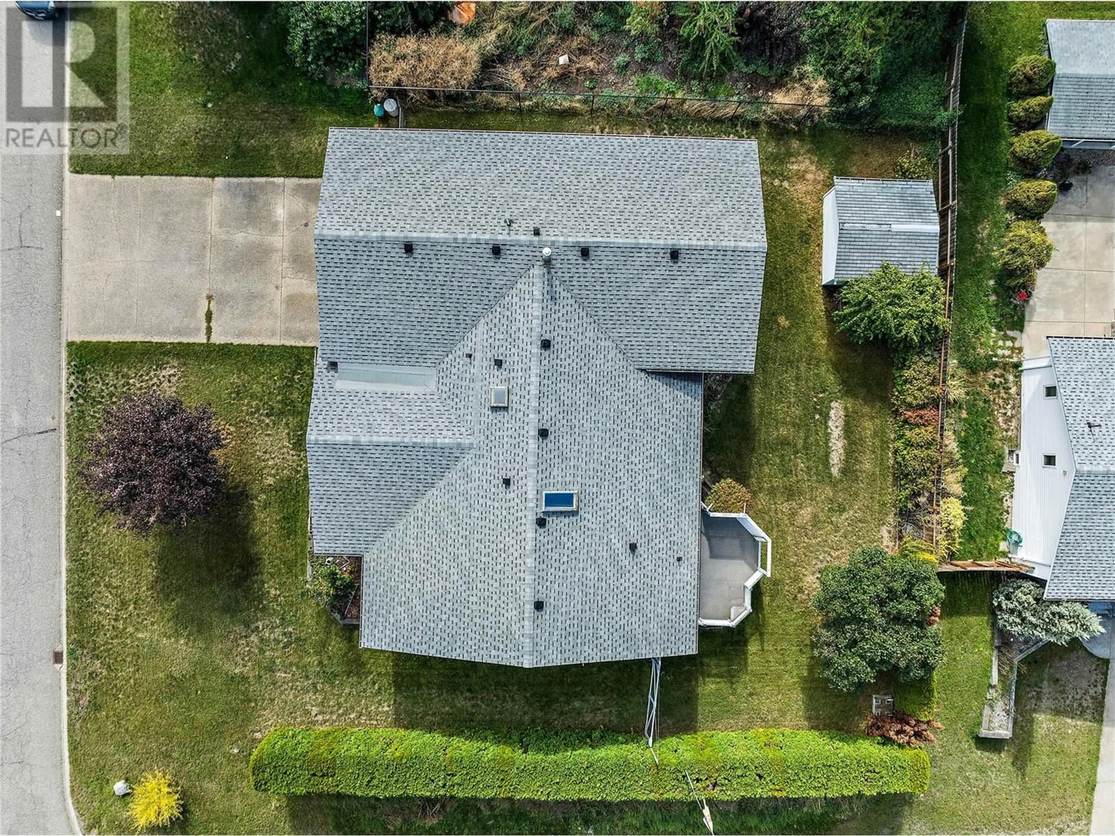 A pic from outside/outdoor area/front of a property/back of a property/a pic from drone, building for 31 23 Street SE, Salmon Arm British Columbia V1E1K1