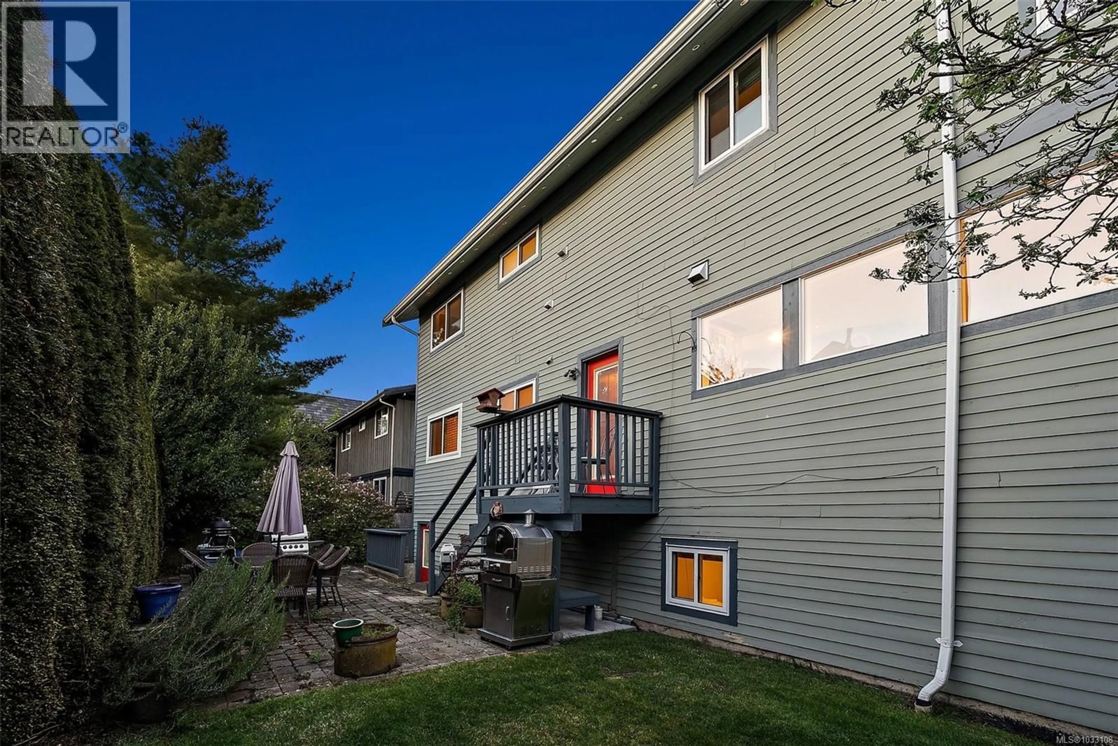 Patio, mountain view for 248 RICHMOND AVENUE, Victoria British Columbia V8S3X8