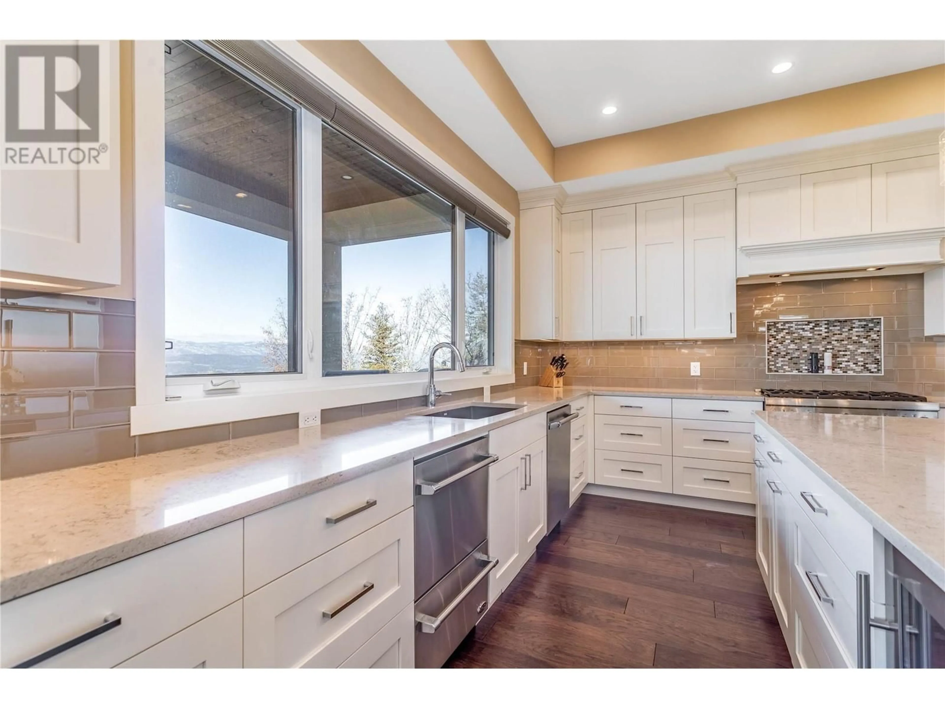 Contemporary kitchen, unknown for 1356 Mine Hill Drive, Kelowna British Columbia V1P1S5