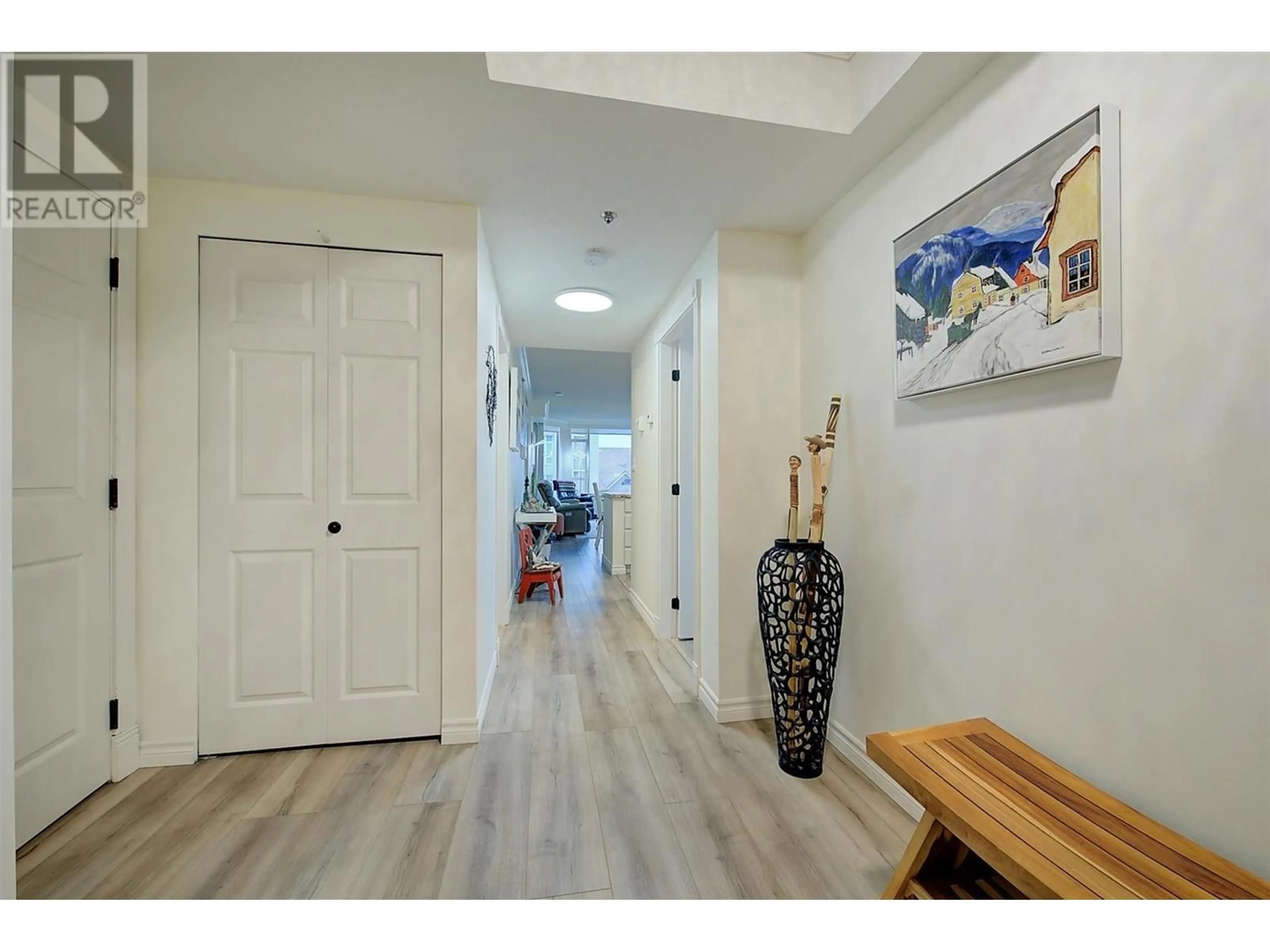 Indoor entryway for 1152 Sunset Drive Unit# 801, Kelowna British Columbia V1Y9R7