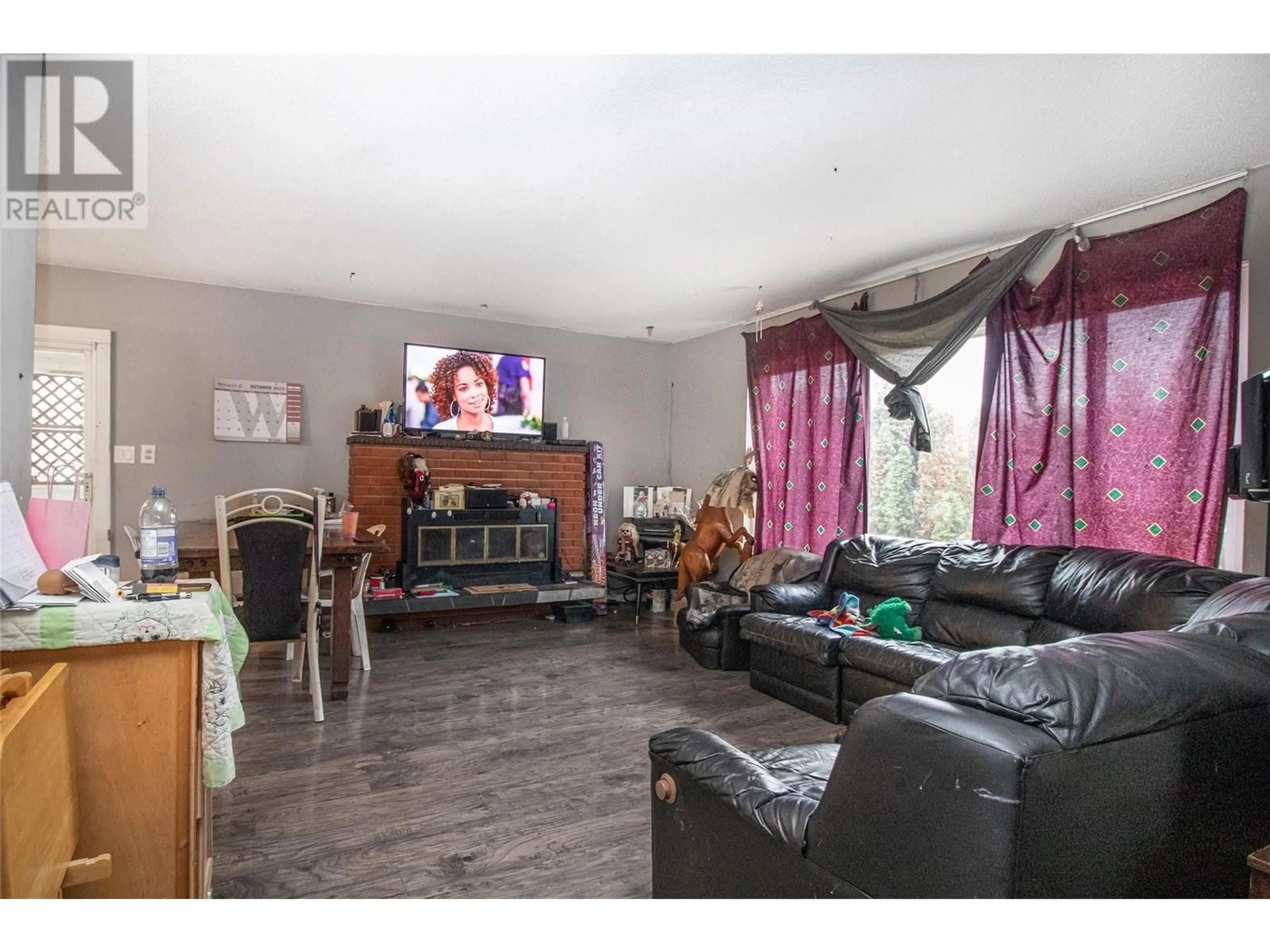 Living room with furniture, wood/laminate floor for 1765 Hollywood Road S, Kelowna British Columbia V1X4P5