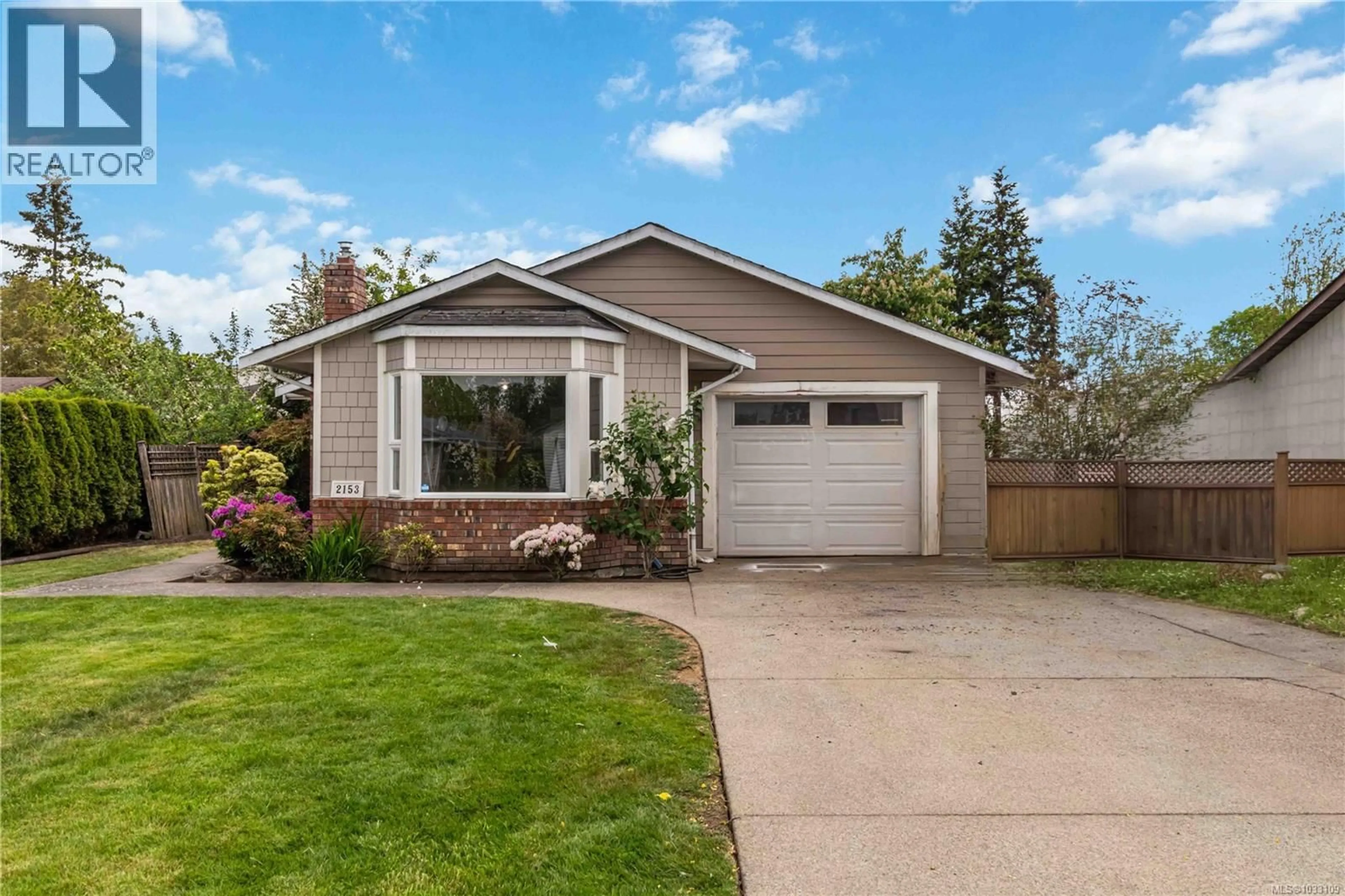 Home with vinyl exterior material, street for 2153 JAHN PLACE, Sidney British Columbia V8L5C1