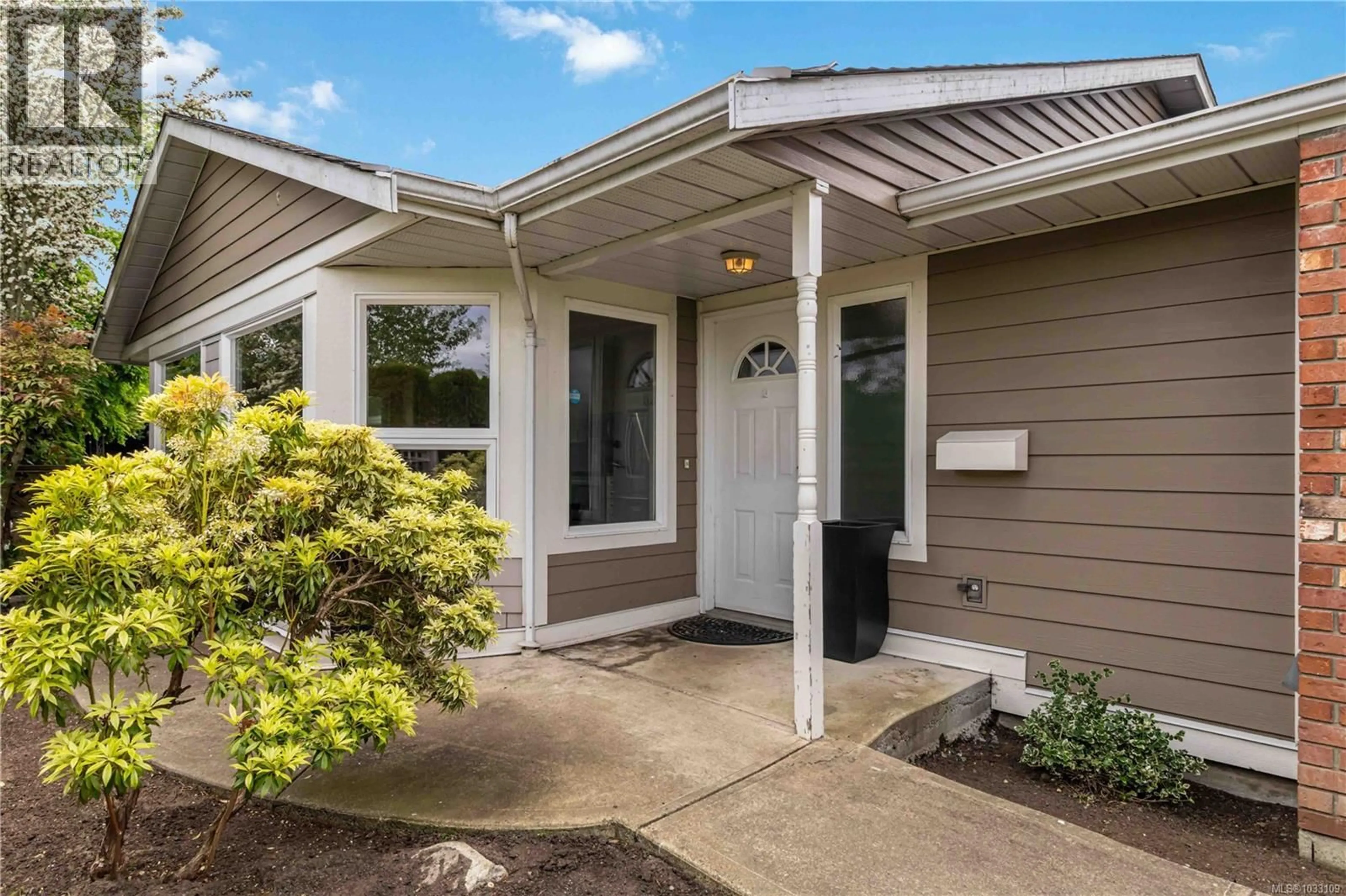 Home with vinyl exterior material, street for 2153 JAHN PLACE, Sidney British Columbia V8L5C1