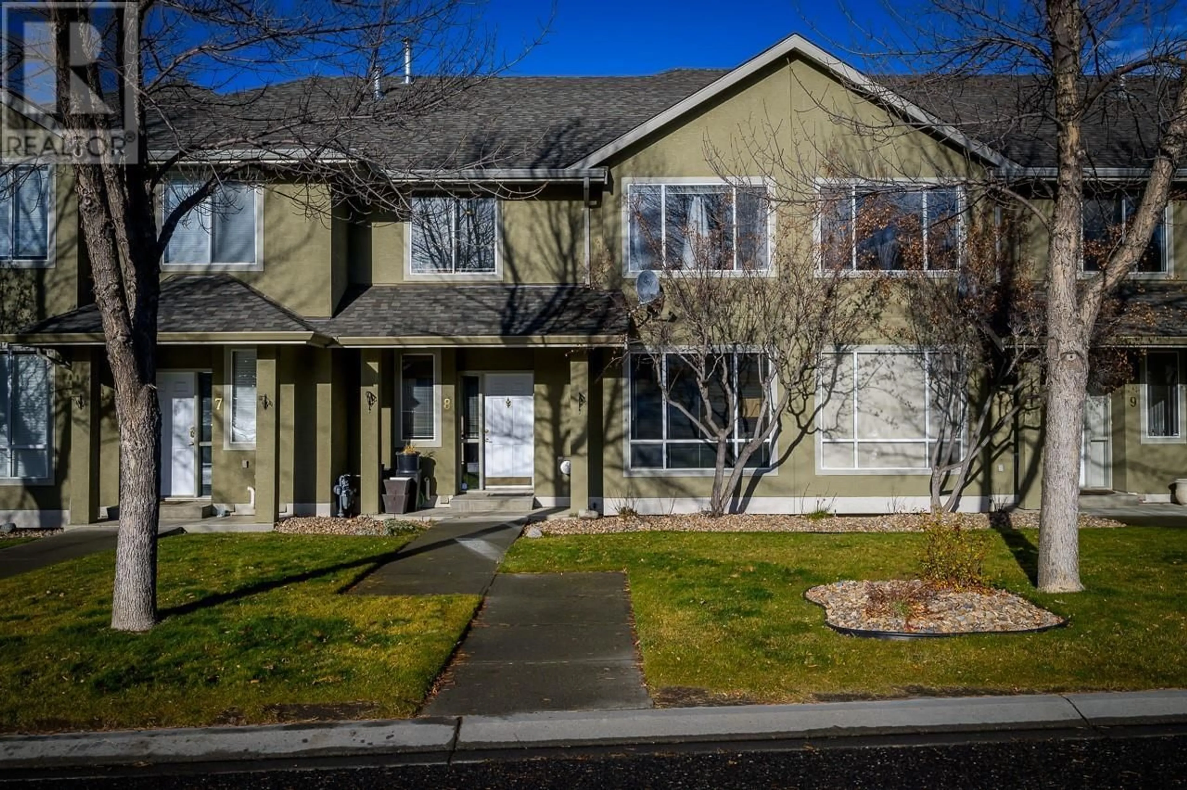 Home with vinyl exterior material, street for 2365 Abbeyglen Way Unit# 8 Lot# 8, Kamloops British Columbia V1S1Y3