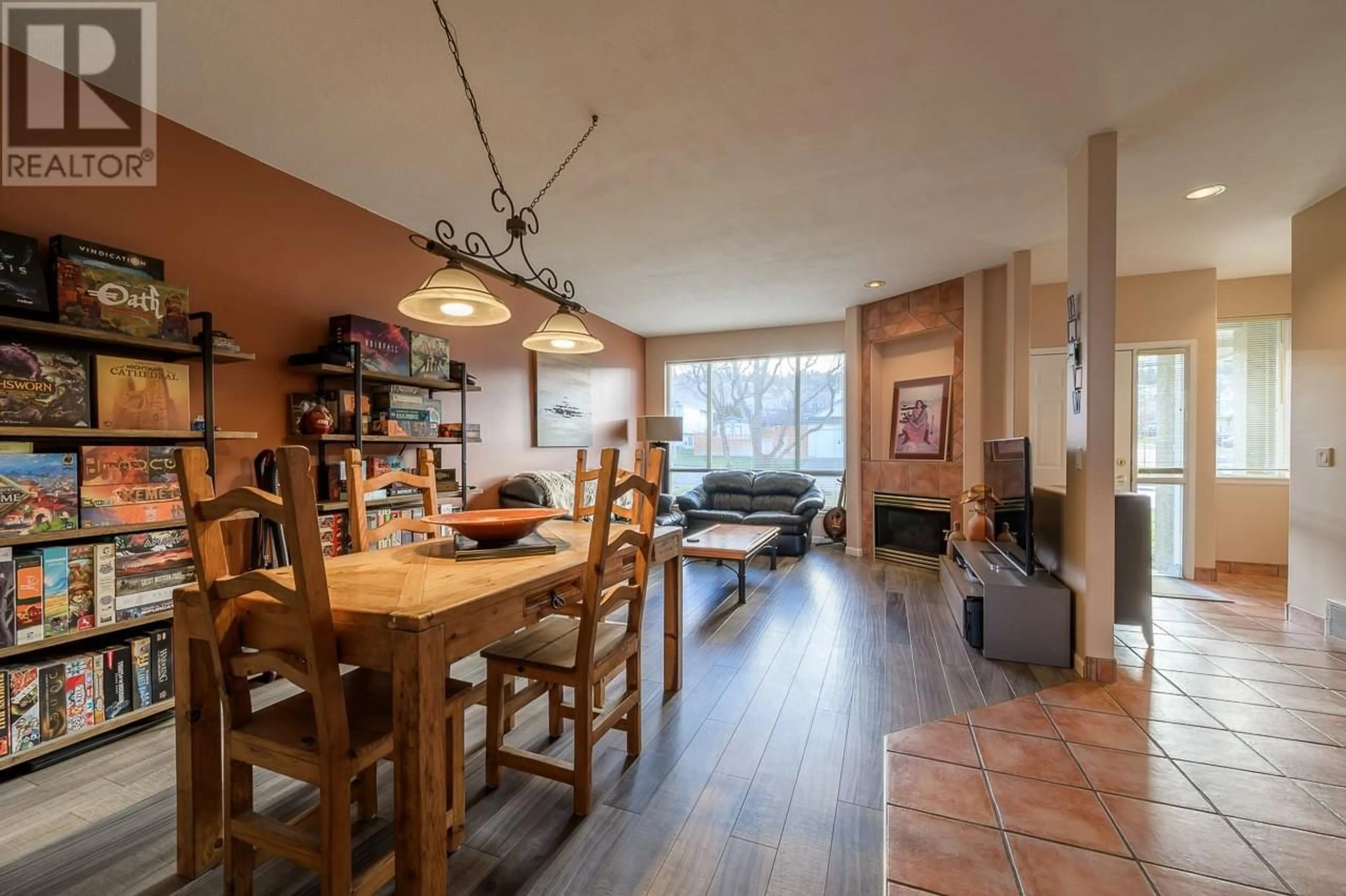 Dining room, wood/laminate floor for 2365 Abbeyglen Way Unit# 8, Kamloops British Columbia V1S1Y3