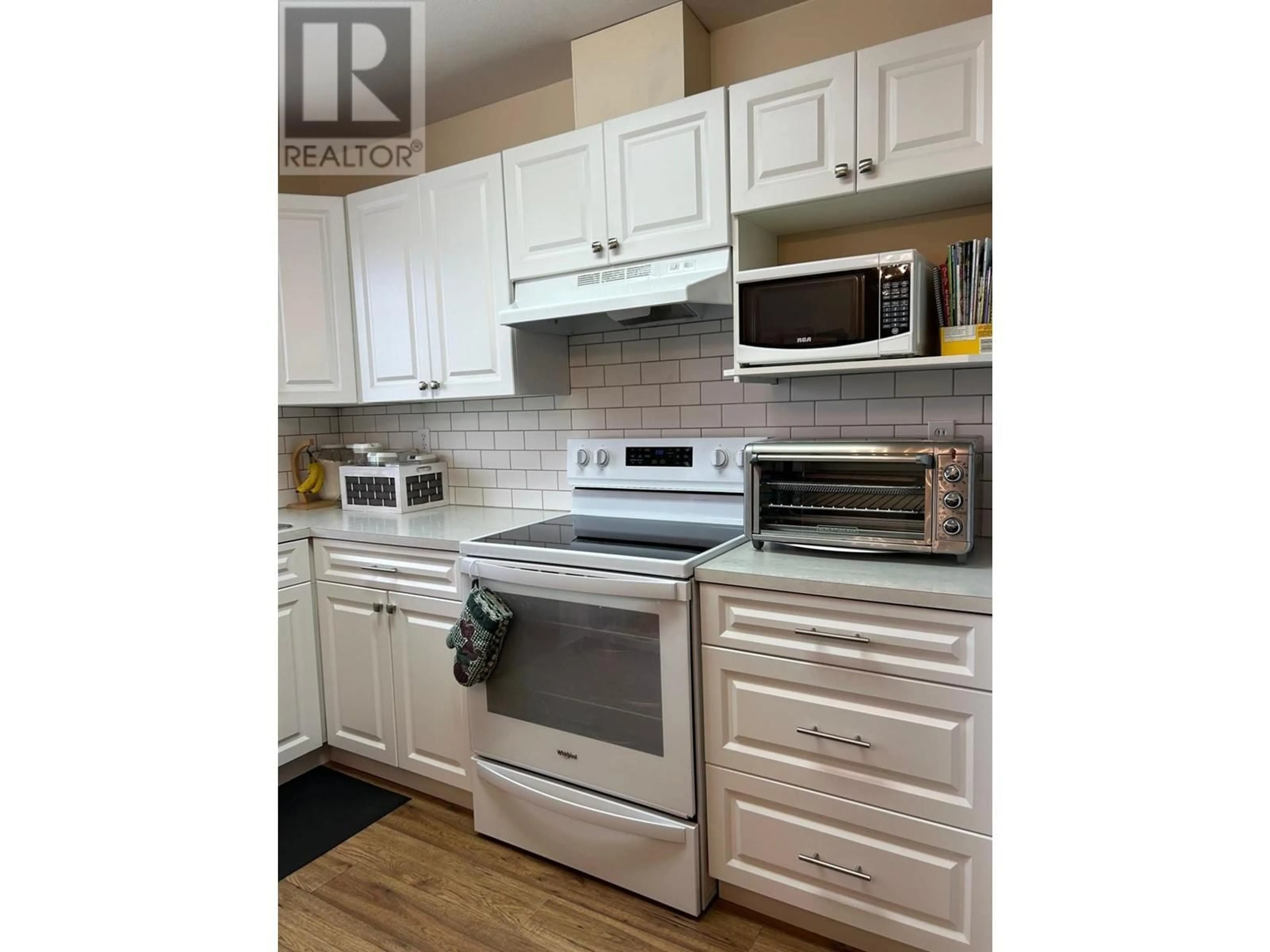 Standard kitchen, wood/laminate floor for 1876 TRANQUILLE Road Unit# 1, Kamloops British Columbia V2B3L8