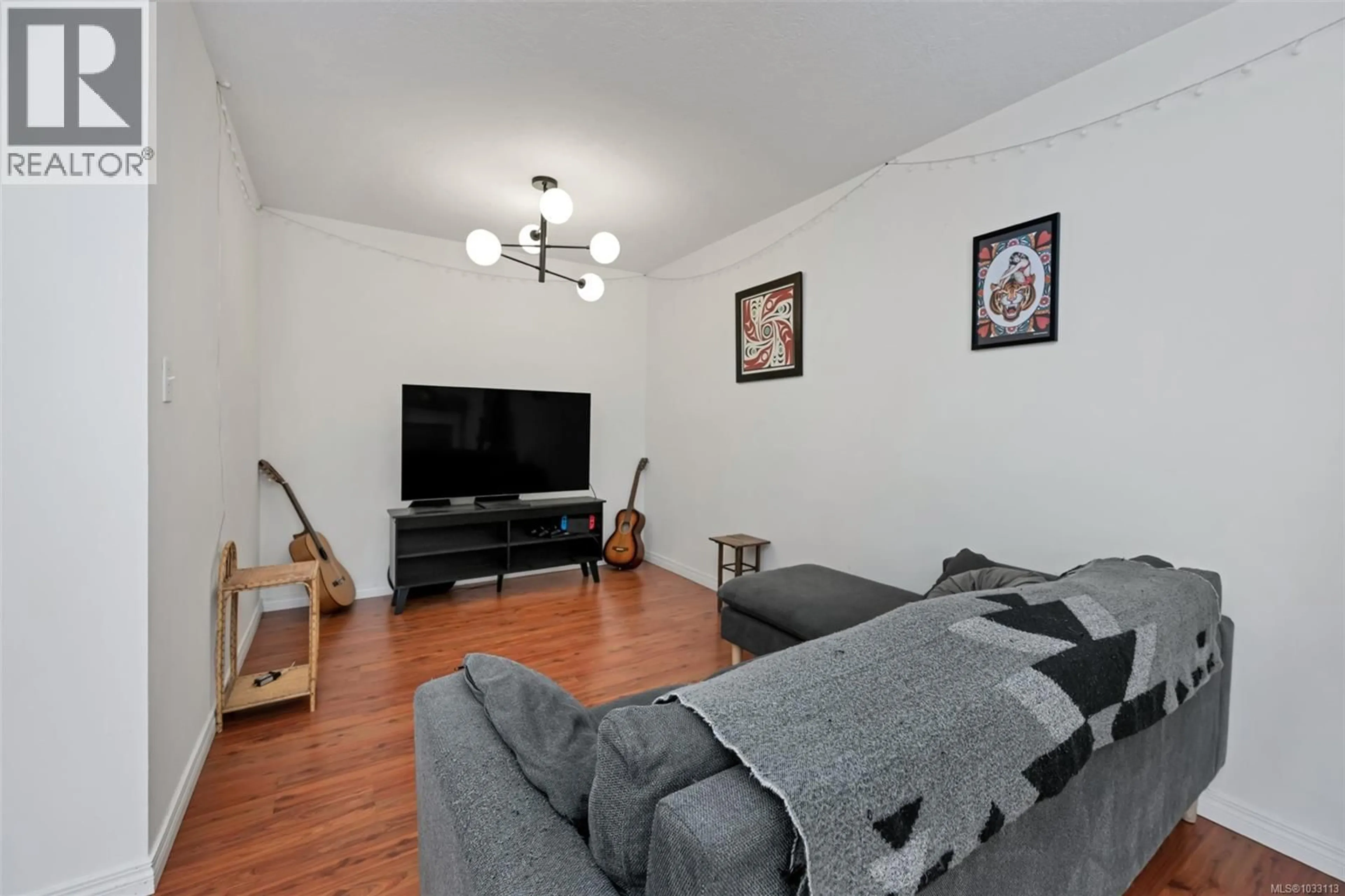 Living room with furniture, unknown for 212 - 899 DARWIN AVENUE, Saanich British Columbia V8X2X7