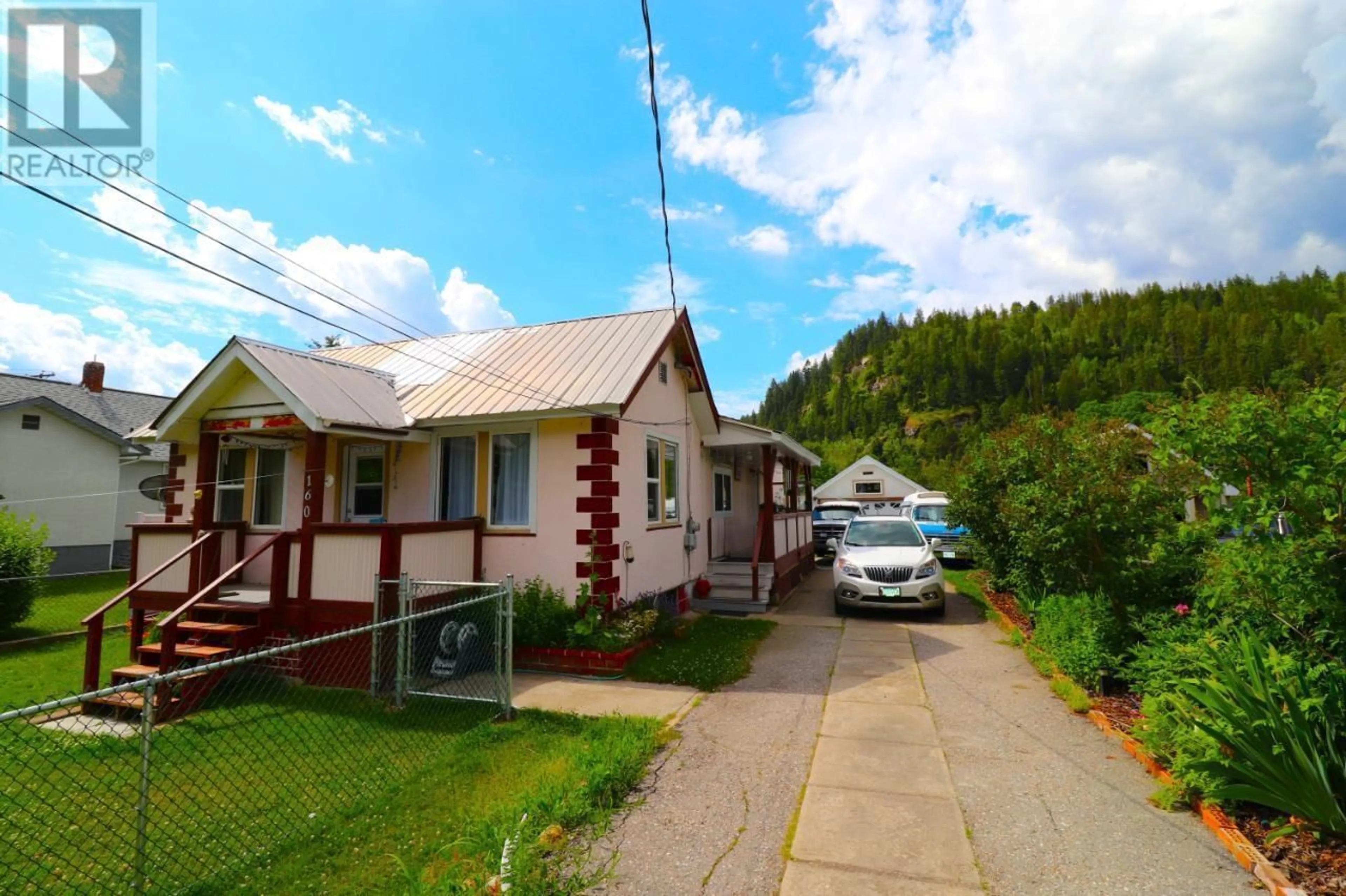 A pic from outside/outdoor area/front of a property/back of a property/a pic from drone, street for 160 Columbia Avenue, Castlegar British Columbia V1N1A7