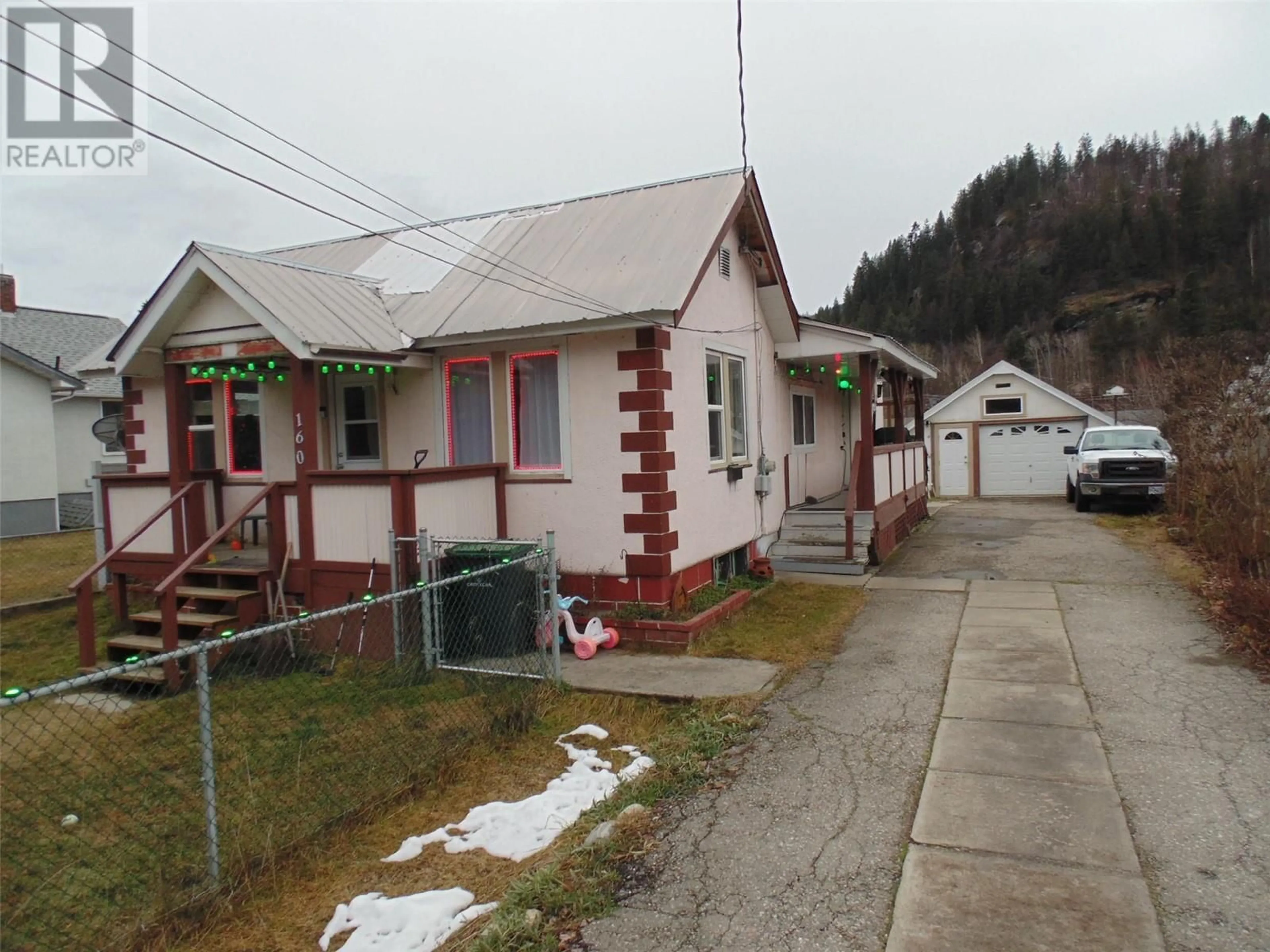 Blurry image for 160 Columbia Avenue, Castlegar British Columbia V1N1A7