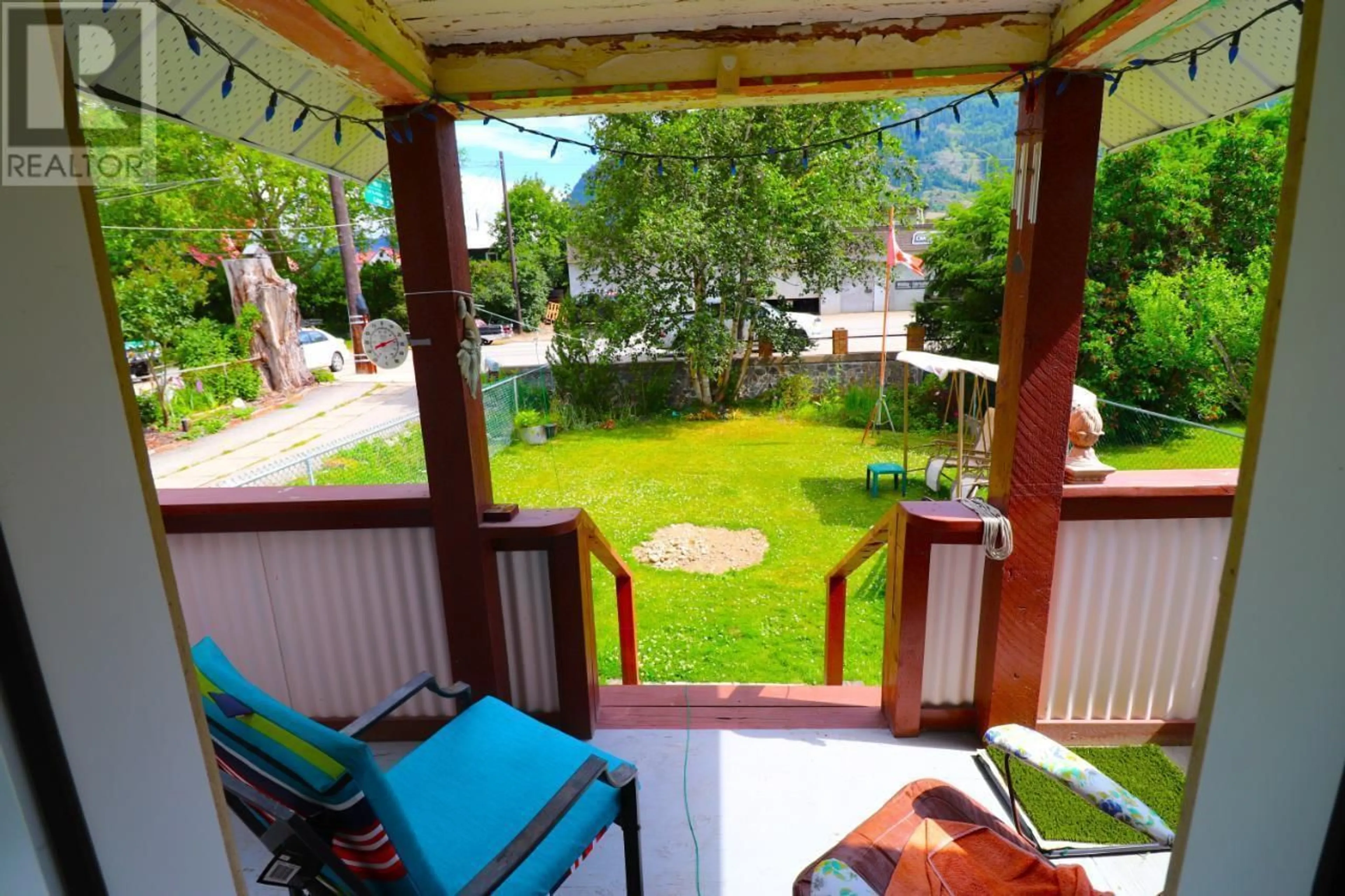 Patio, unknown for 160 Columbia Avenue, Castlegar British Columbia V1N1A7