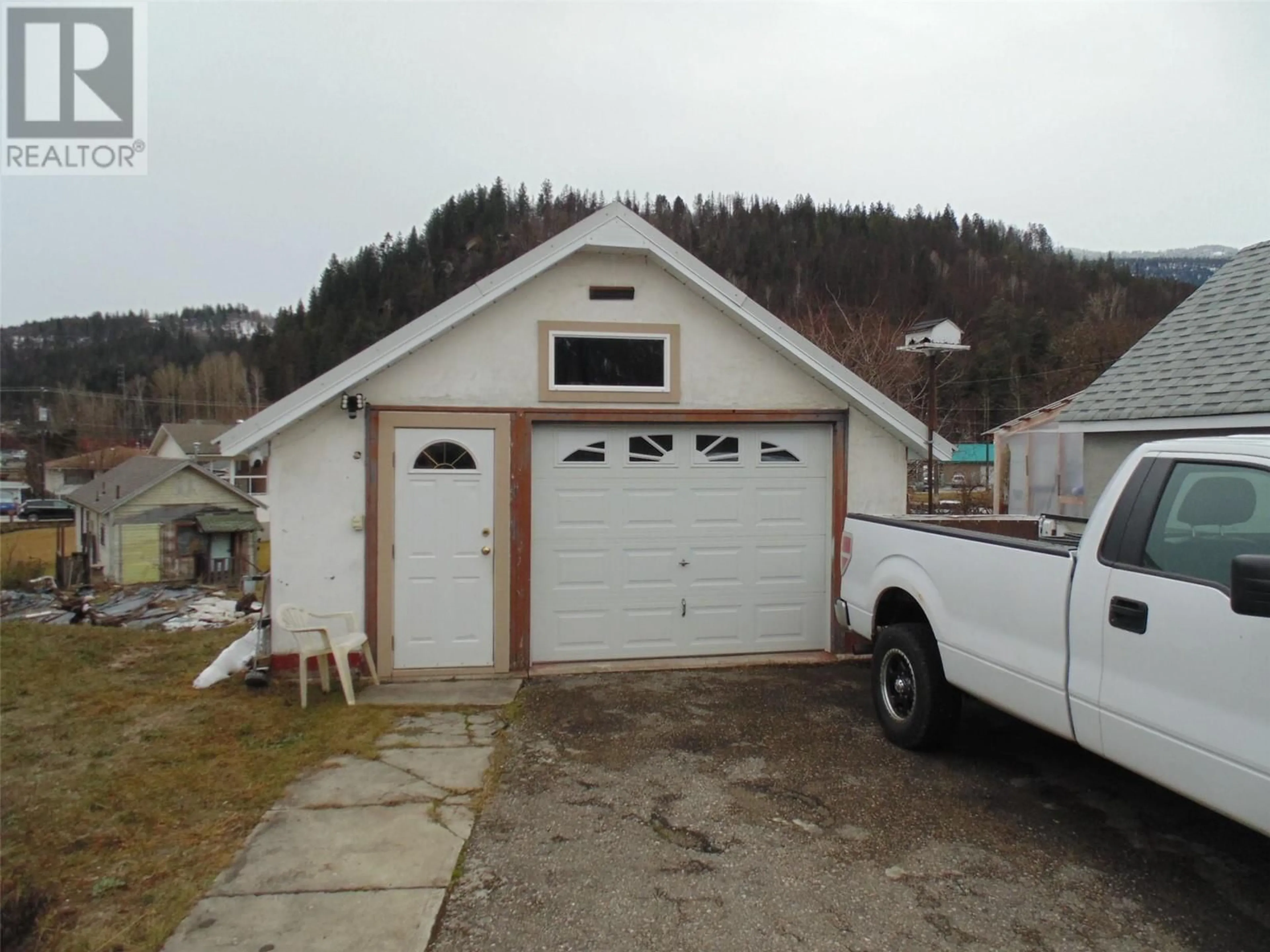 Indoor garage for 160 Columbia Avenue, Castlegar British Columbia V1N1A7