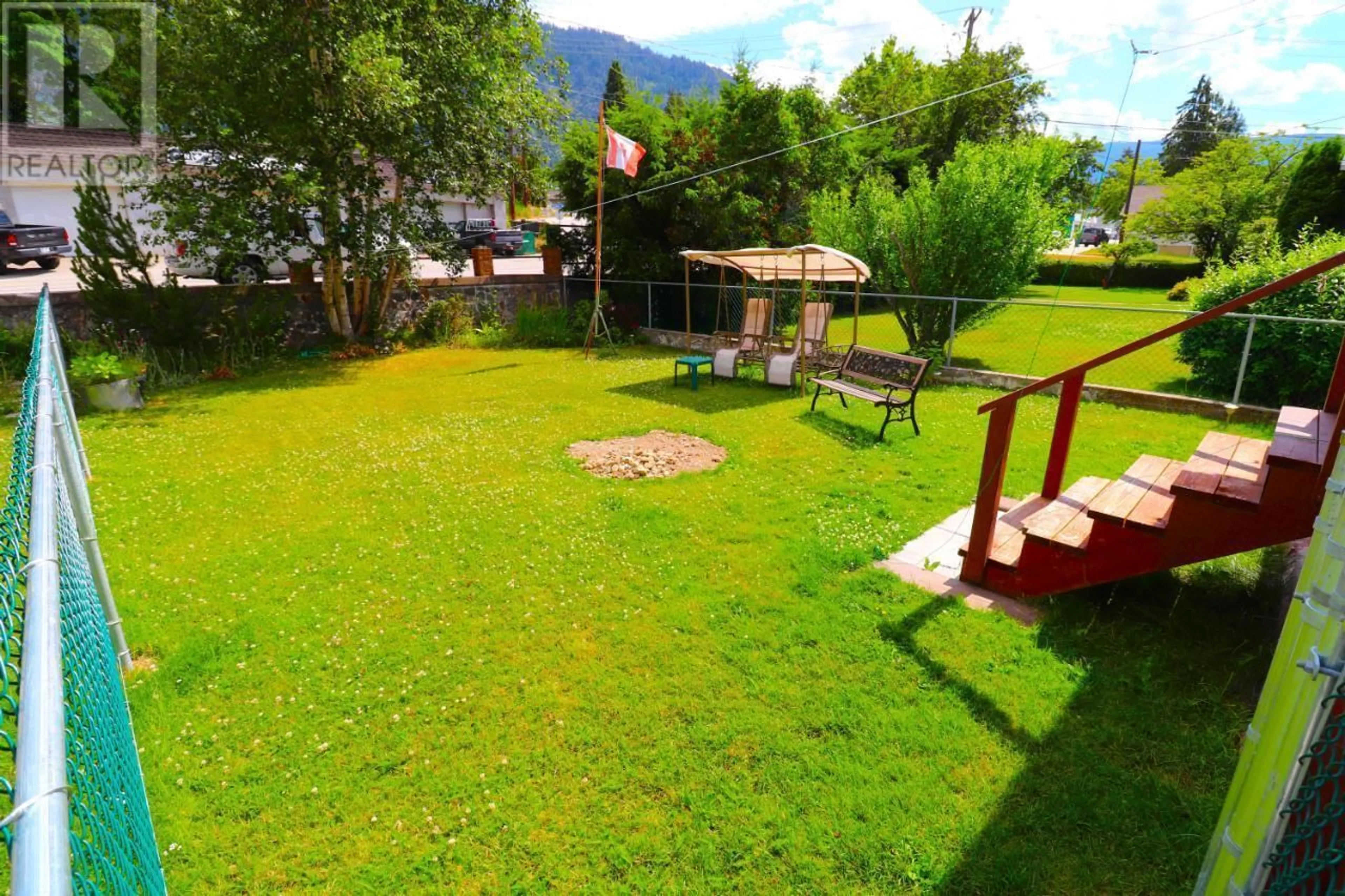 Patio, mountain view for 160 Columbia Avenue, Castlegar British Columbia V1N1A7