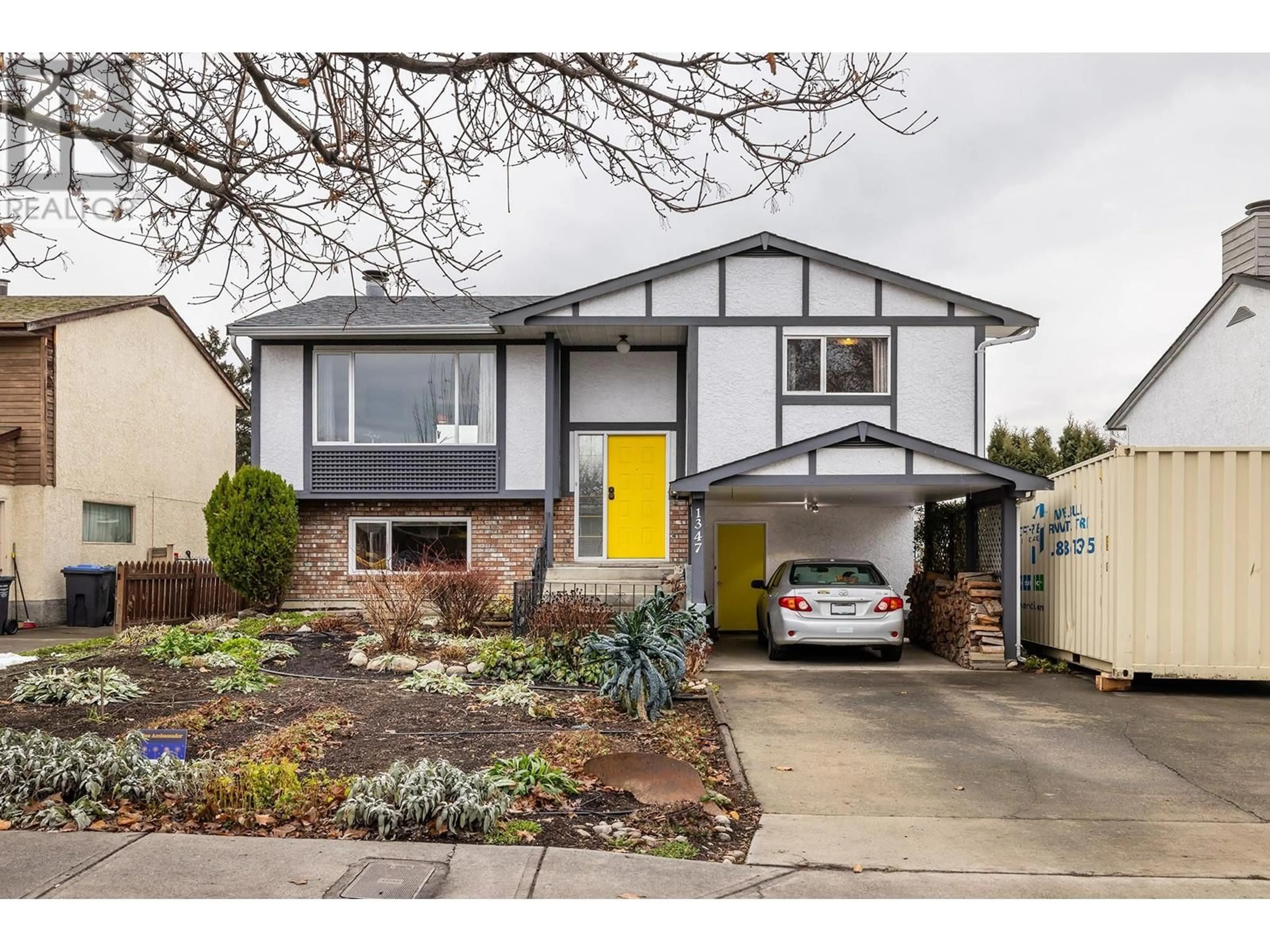 Home with vinyl exterior material, street for 1347 SPRINGFIELD ROAD, Kelowna British Columbia V1Y5V2