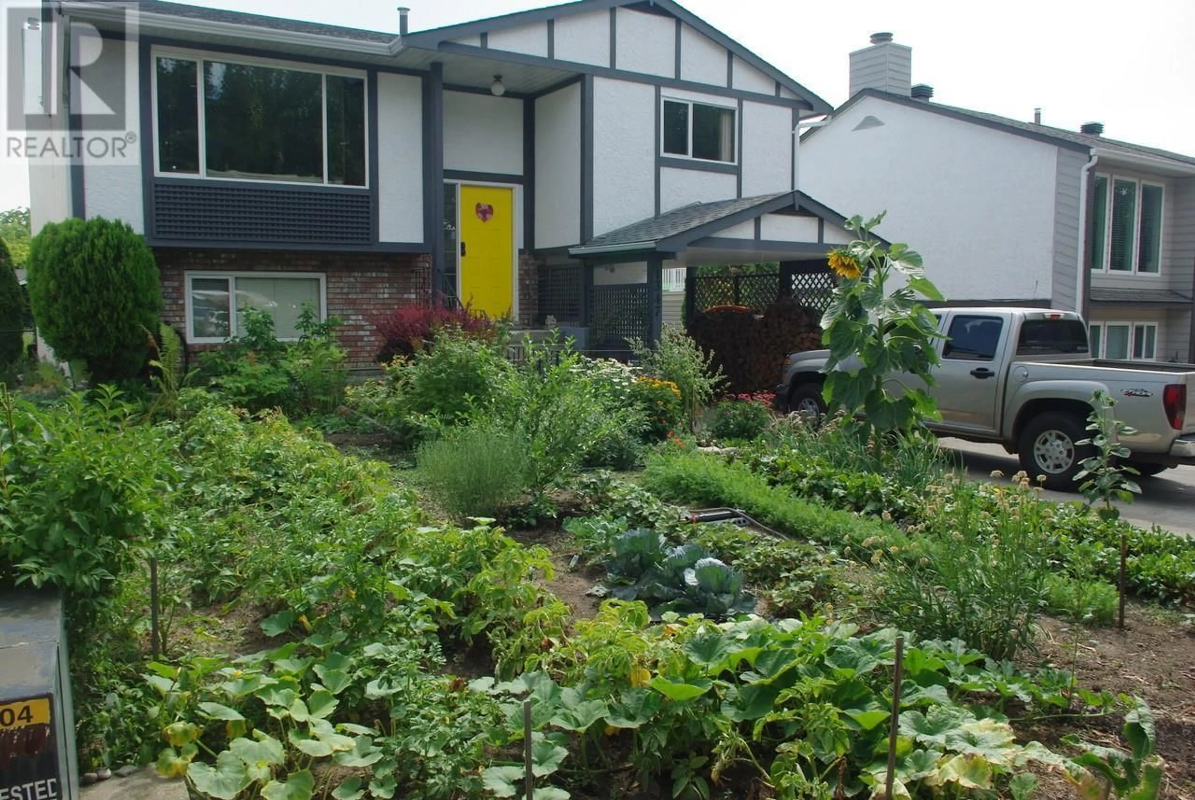 A pic from outside/outdoor area/front of a property/back of a property/a pic from drone, street for 1347 SPRINGFIELD ROAD, Kelowna British Columbia V1Y5V2