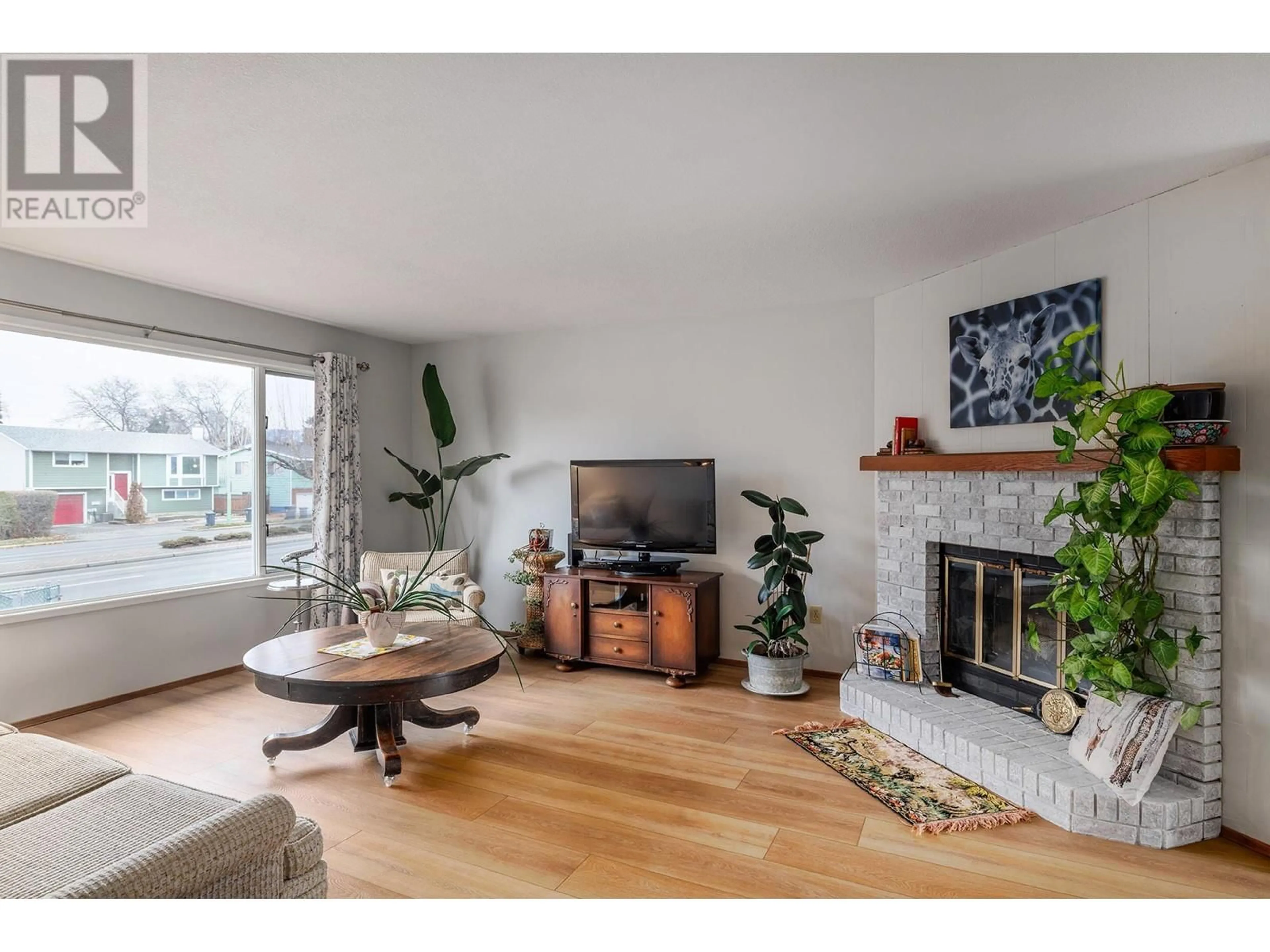 Living room with furniture, wood/laminate floor for 1347 Springfield Road, Kelowna British Columbia V1Y5V2