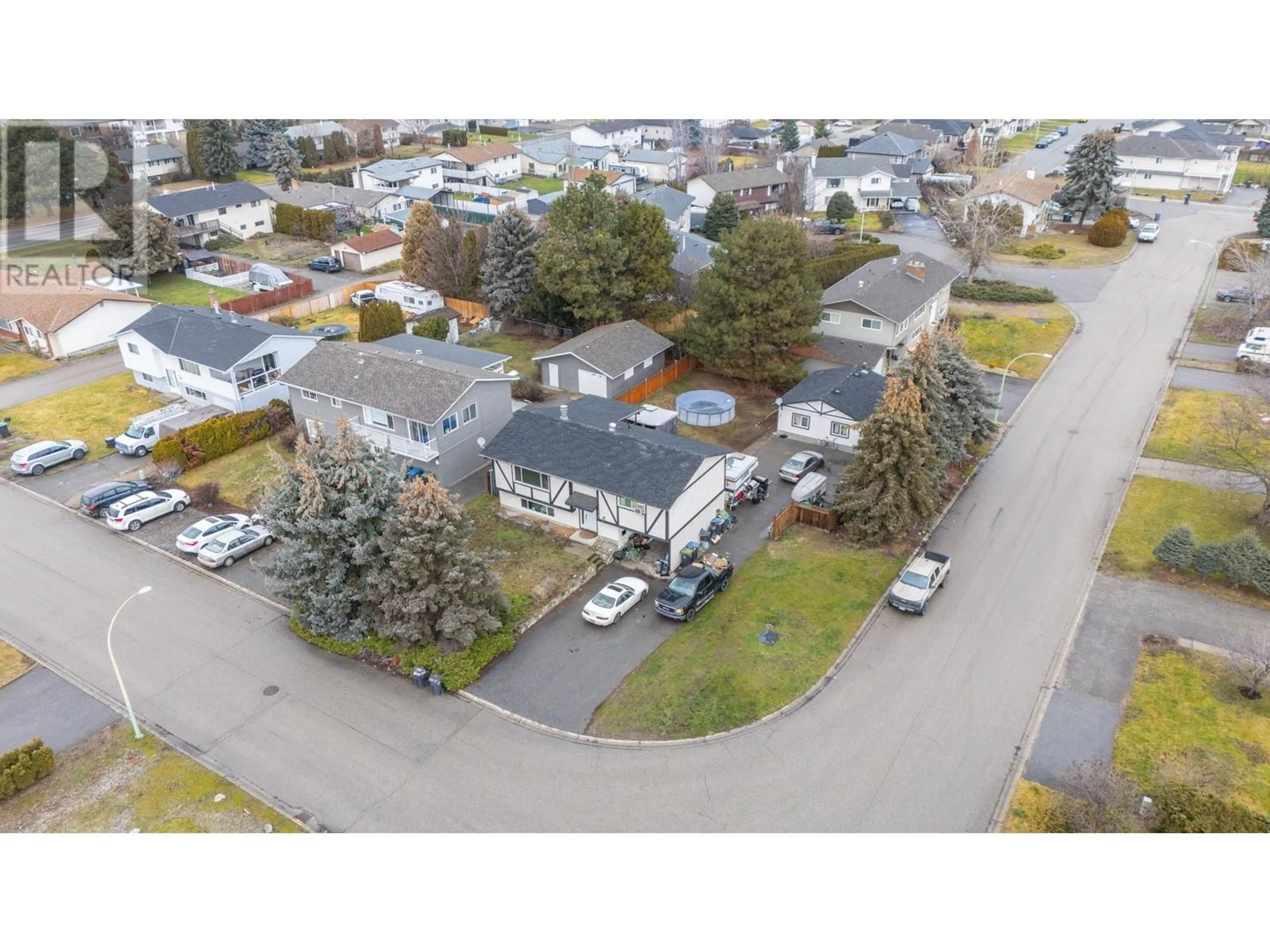 A pic from outside/outdoor area/front of a property/back of a property/a pic from drone, street for 546 McWilliams Road, Kelowna British Columbia V1X5Y6