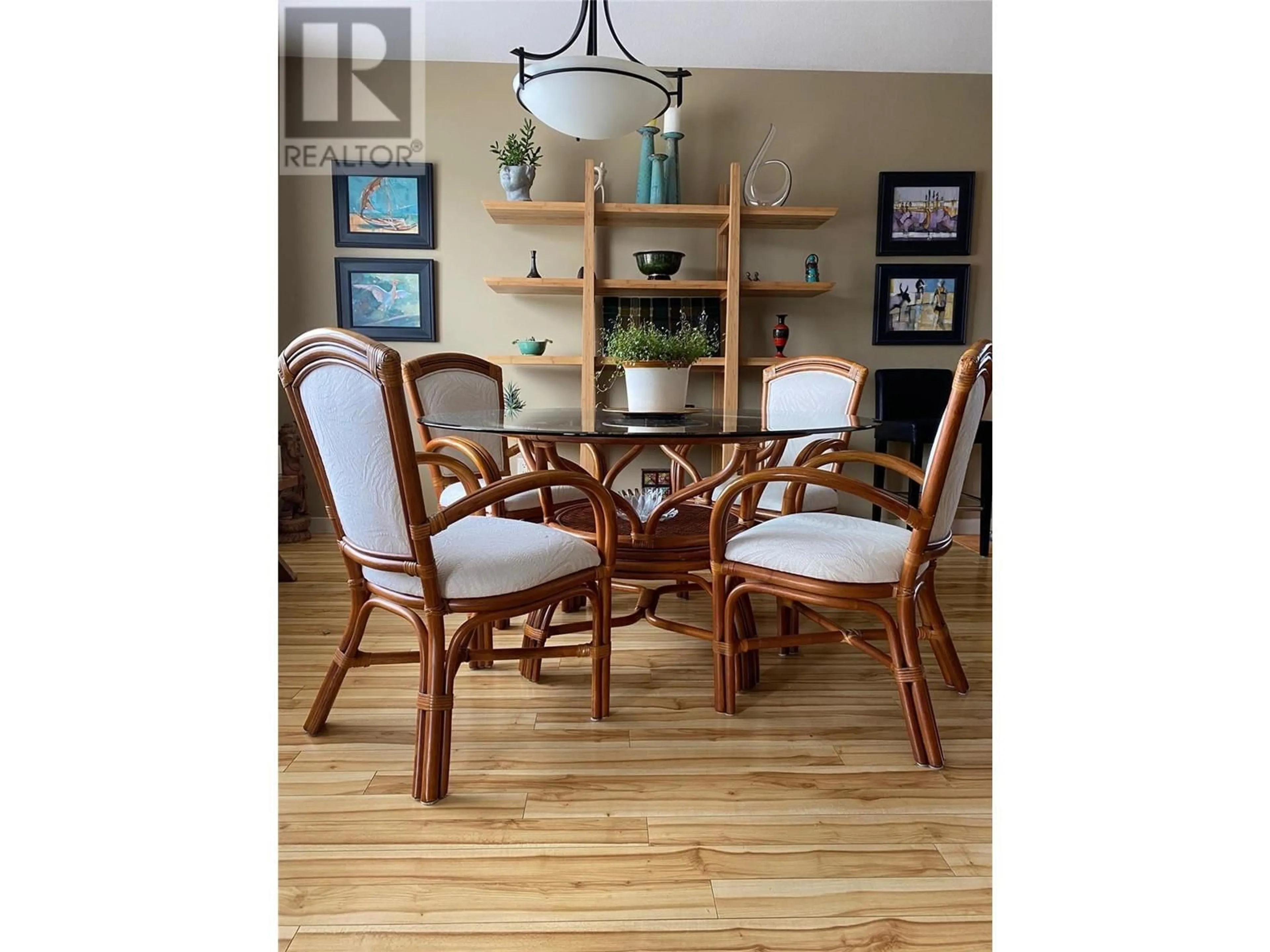 Dining room, wood/laminate floor for 800 FULLER AVENUE, Kelowna British Columbia V1Y6X3