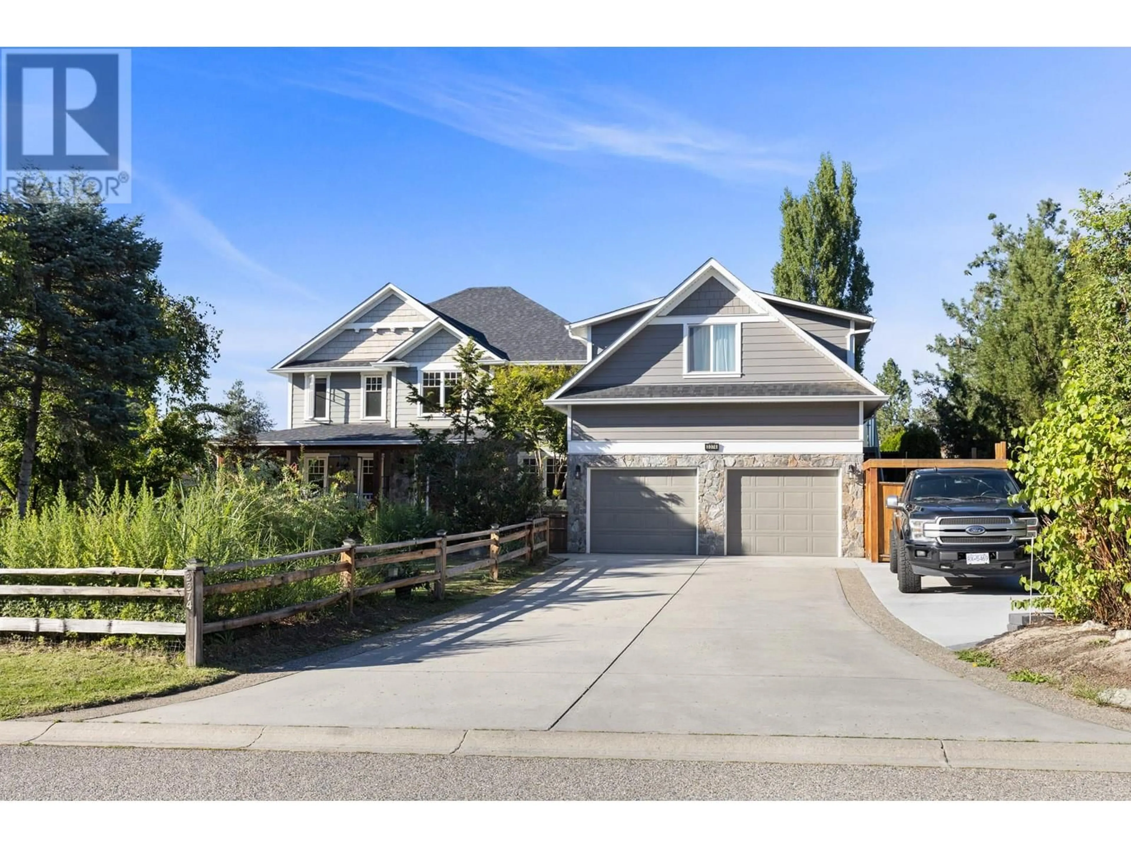 Home with vinyl exterior material, street for 3374 Larkspur Court, Kelowna British Columbia V1W4S7