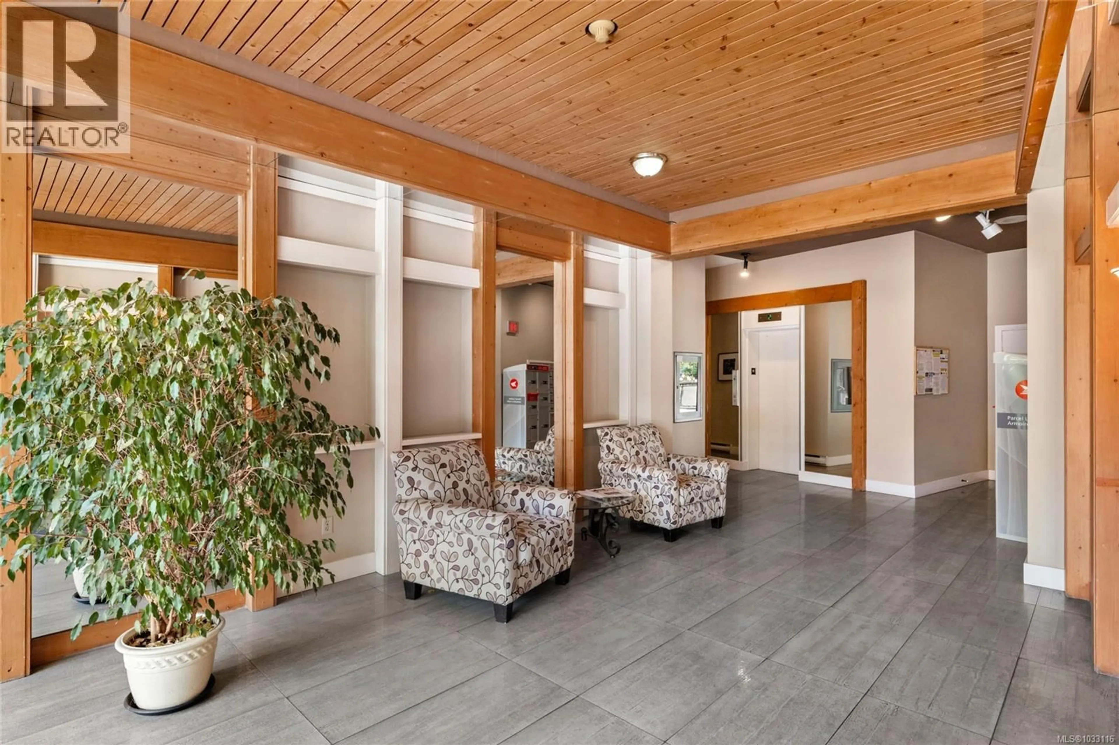 Lobby for 205 - 1419 STADACONA AVENUE, Victoria British Columbia V8S5J3