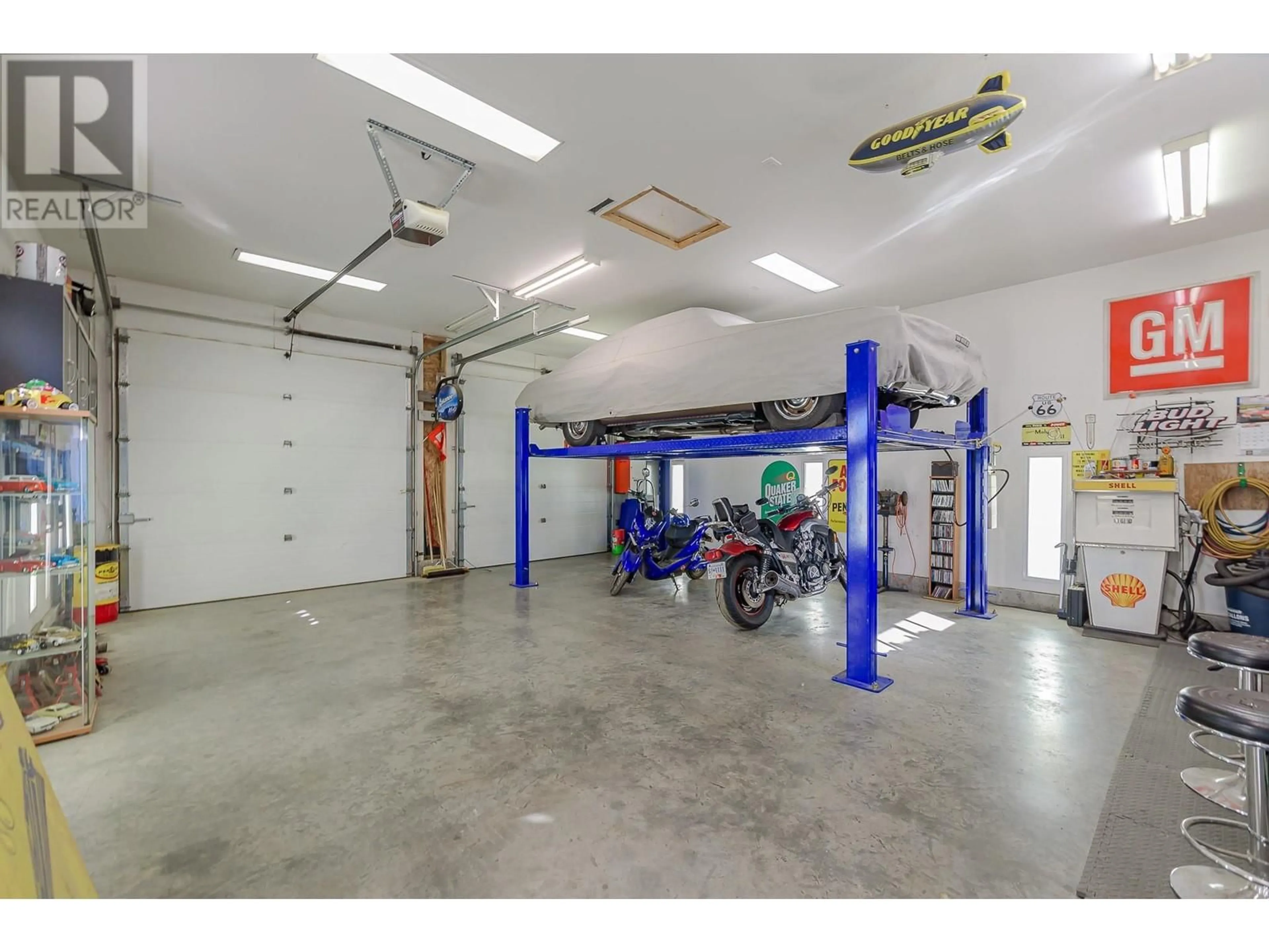 Indoor garage for 602 Maple Street, Sicamous British Columbia V0E2V1