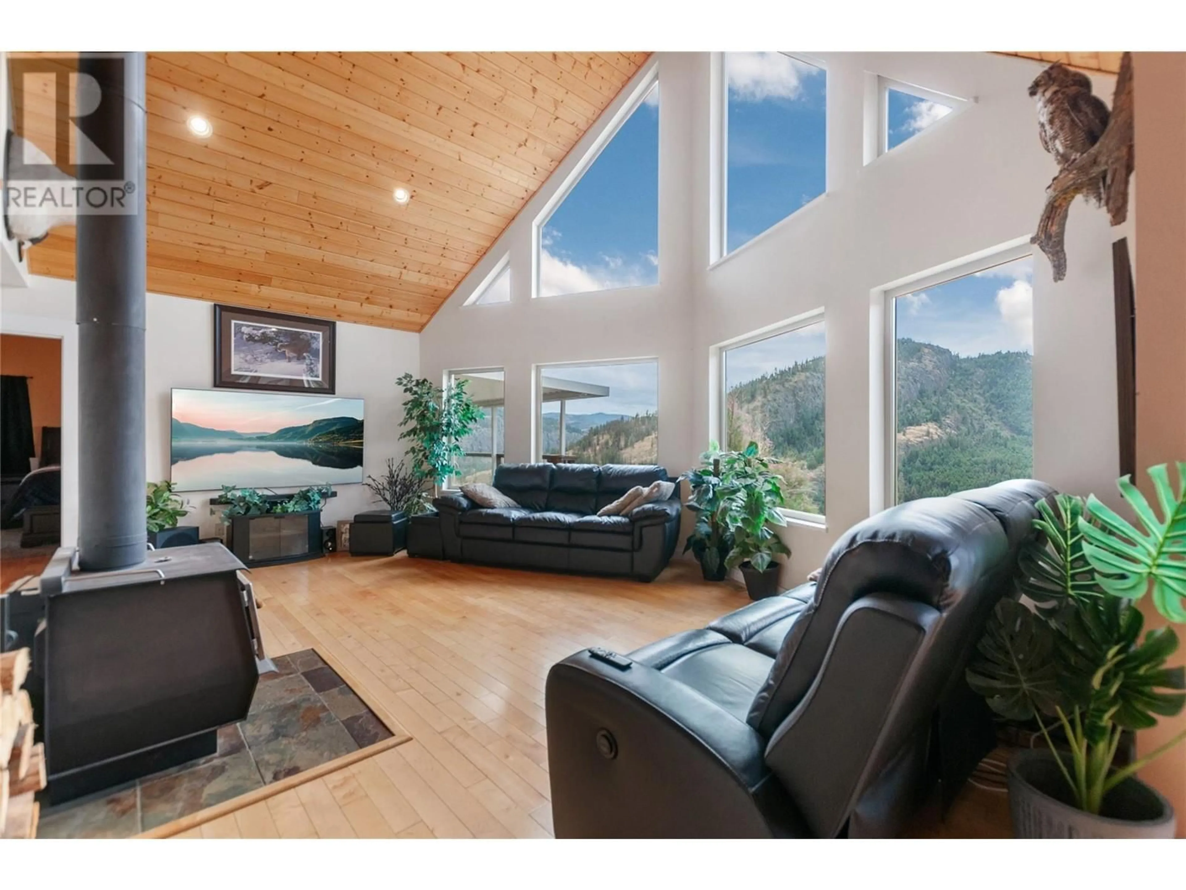 Living room with furniture, wood/laminate floor for 771 Toy Creek Road, Kaleden British Columbia V0H1K0