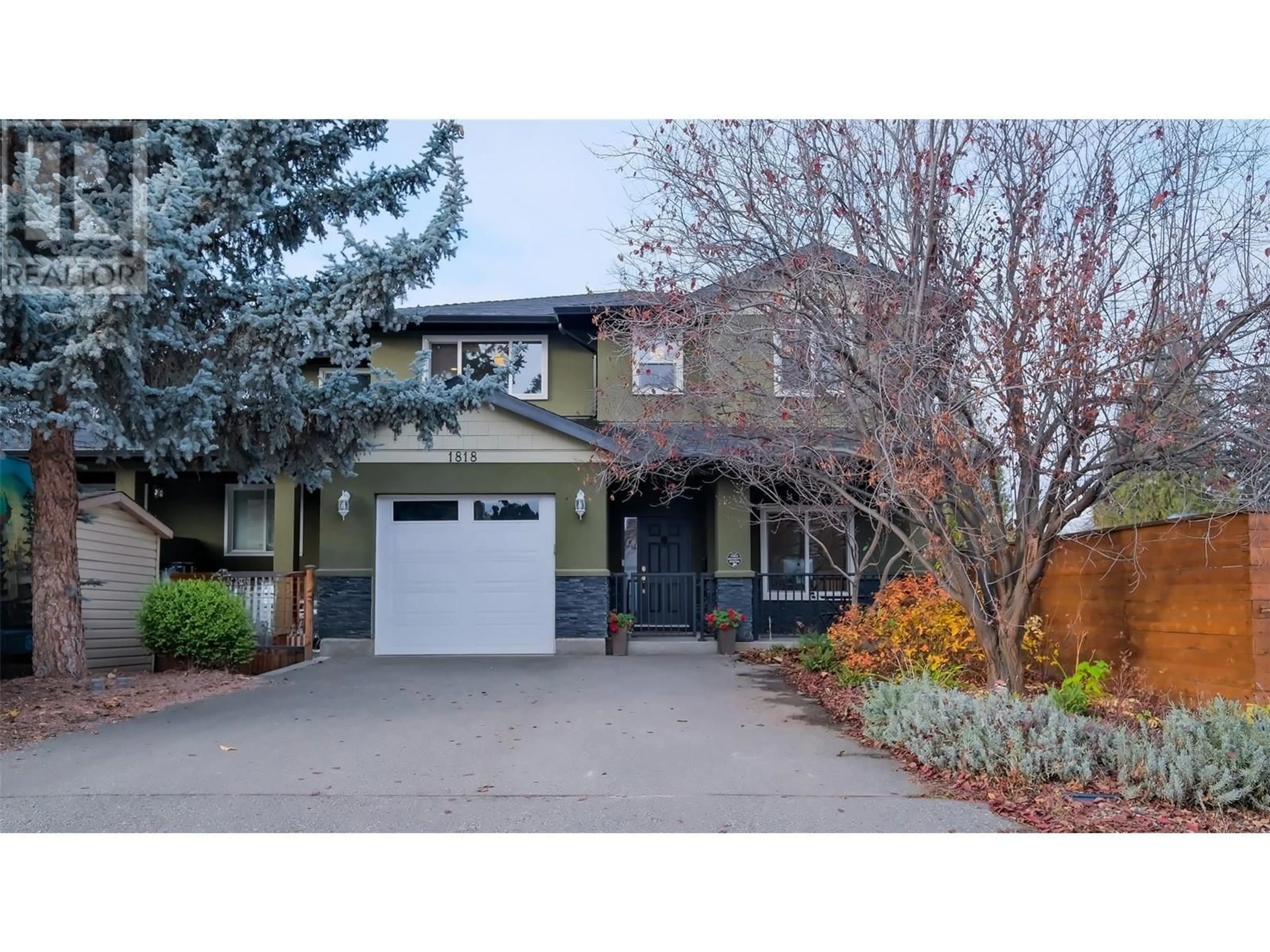 Home with vinyl exterior material, street for 1818 Bowes Street, Kelowna British Columbia V1Y0B3