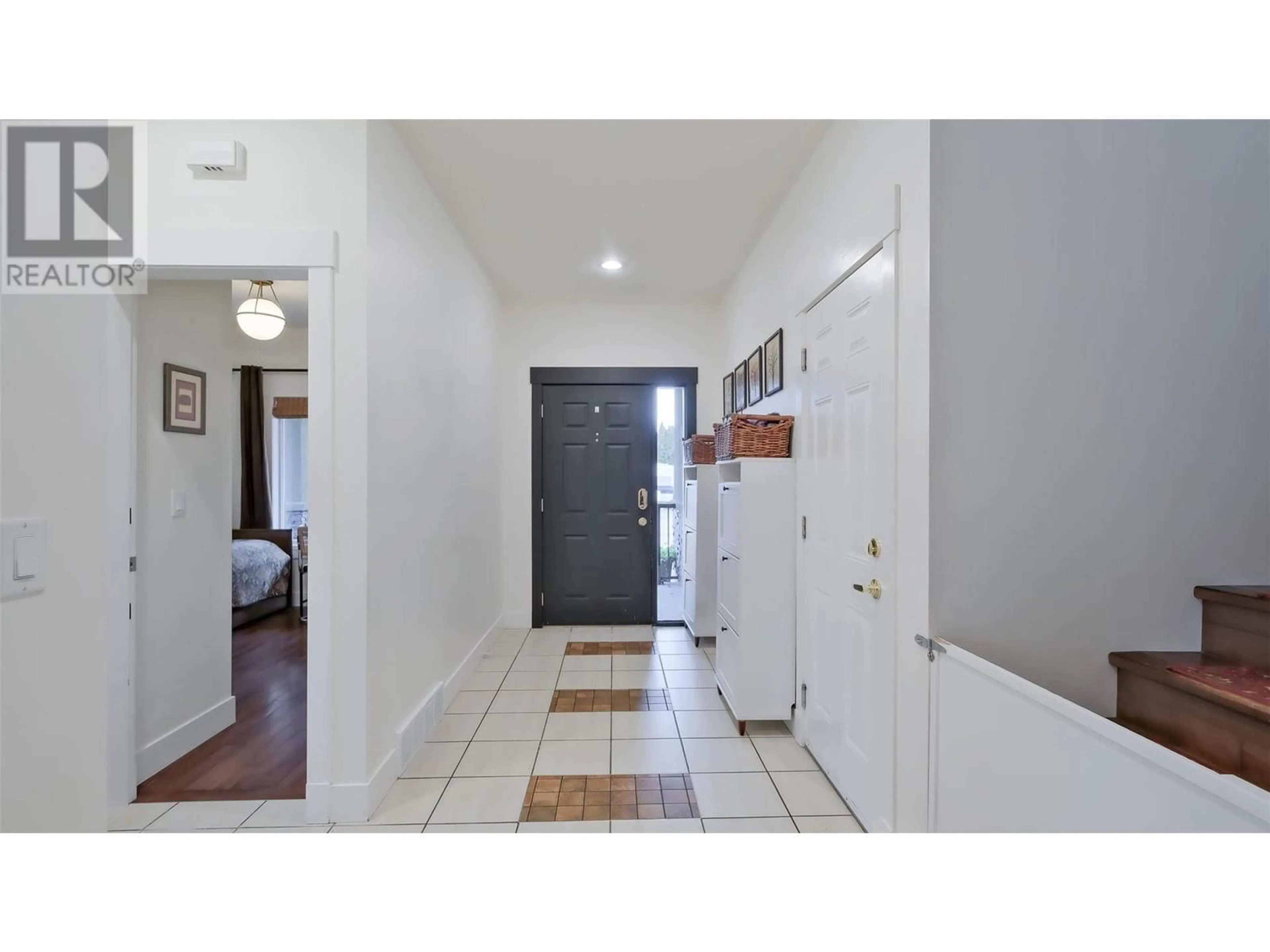 Indoor entryway for 1818 Bowes Street, Kelowna British Columbia V1Y0B3