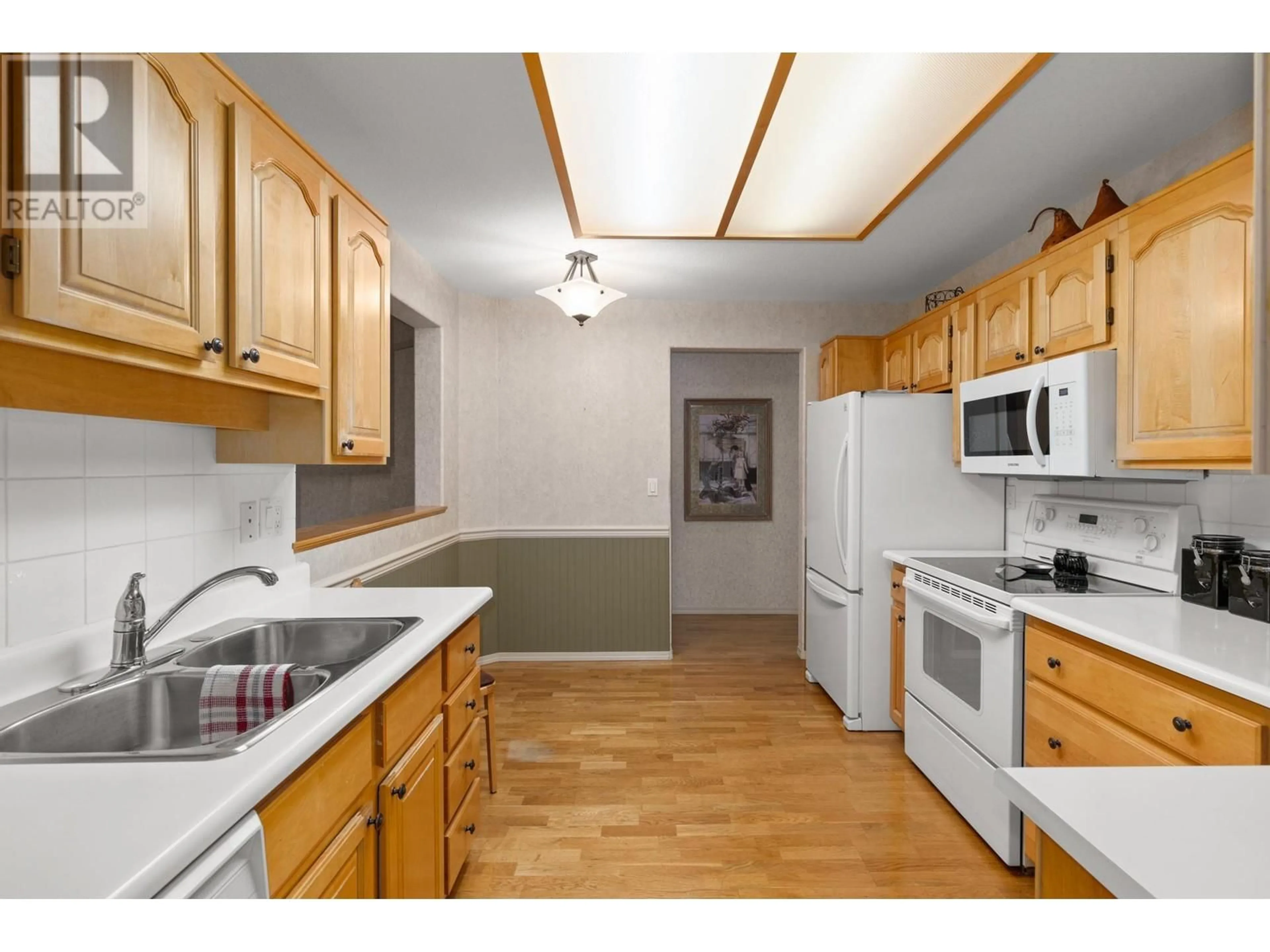 Standard kitchen, unknown for 1329 KLO Road Unit# 315, Kelowna British Columbia V1W3N9