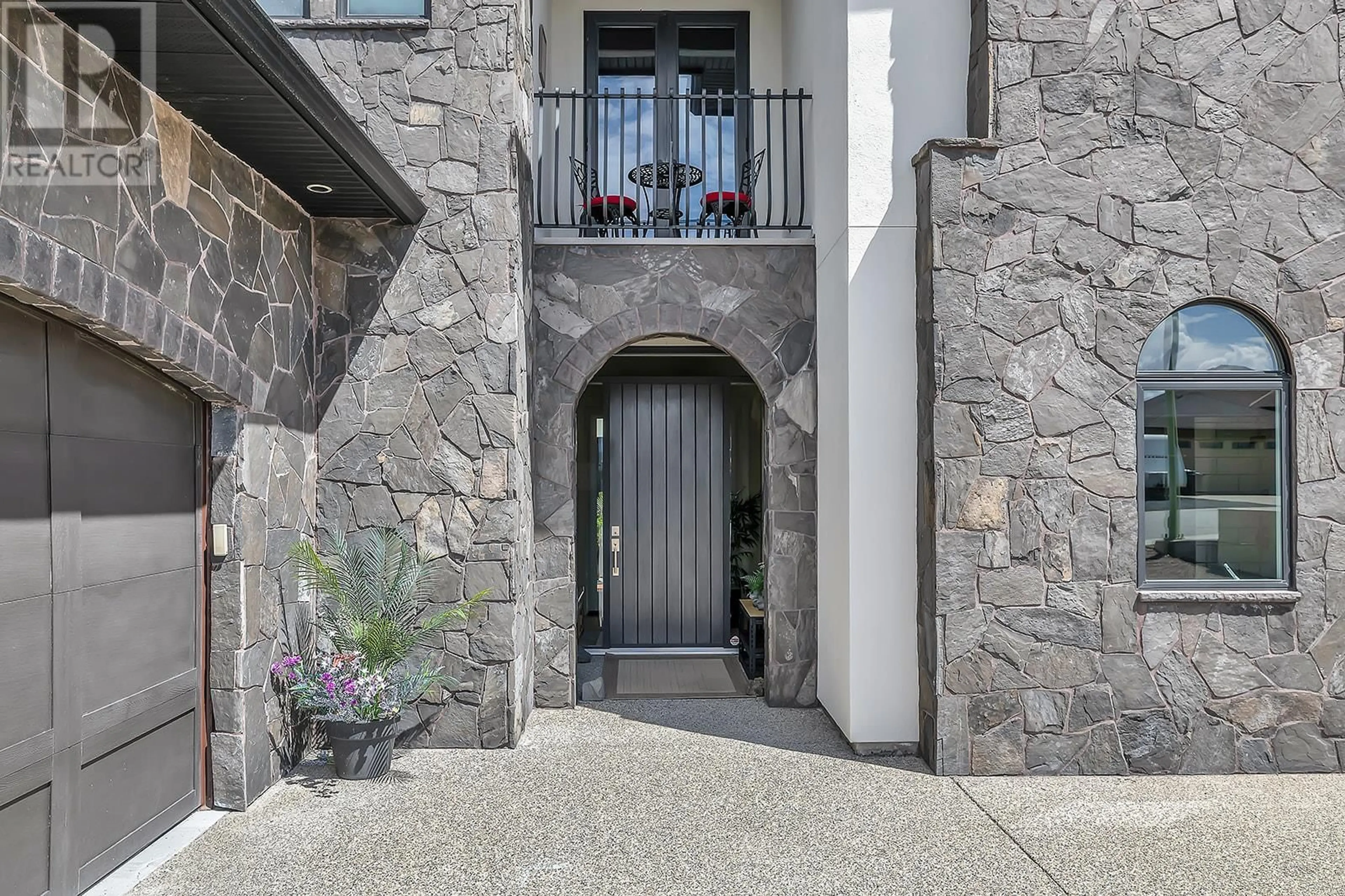 Indoor entryway for 3237 Malbec Crescent, West Kelowna British Columbia V4T3B5