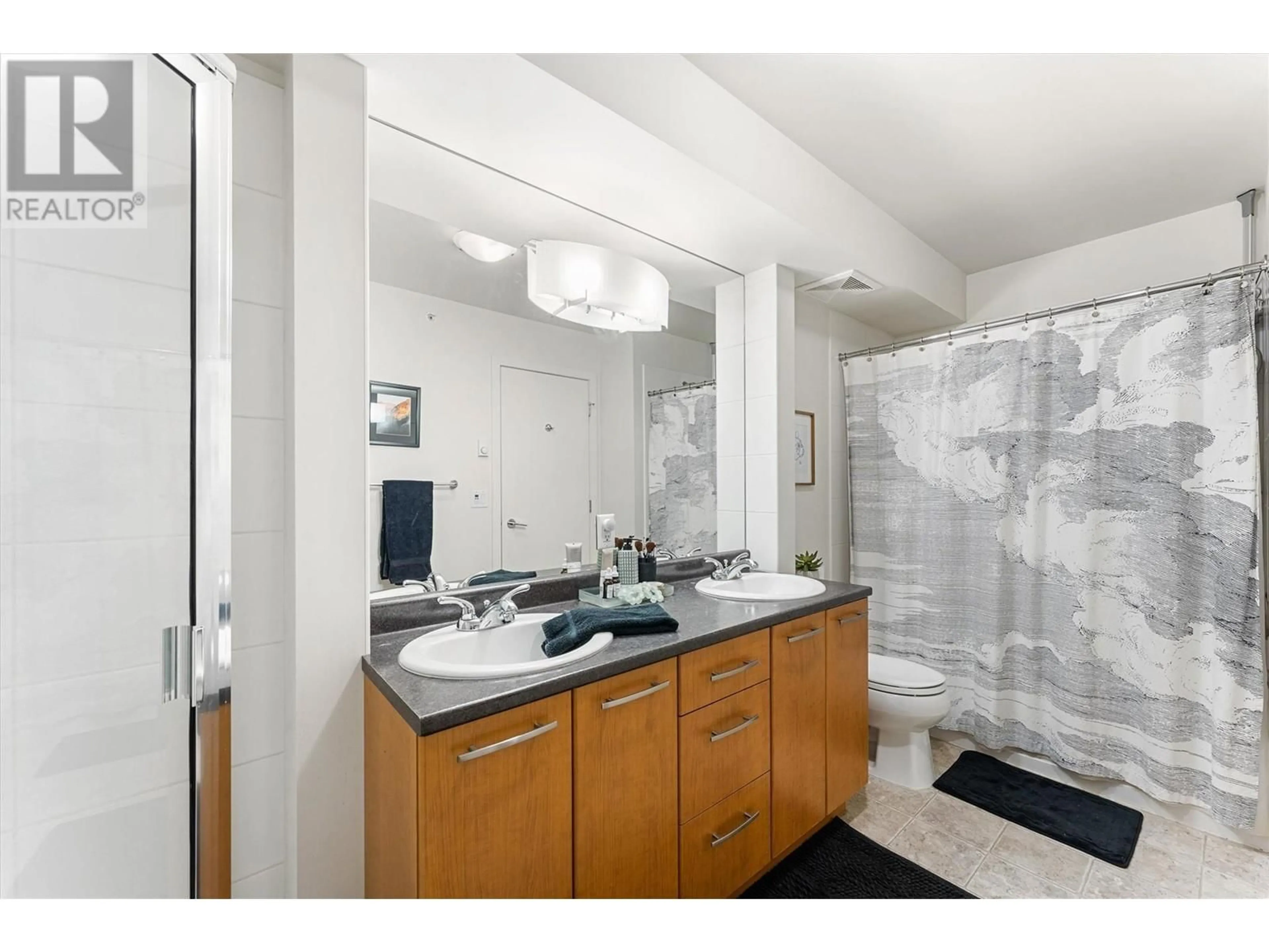Standard bathroom, unknown for 3 - 1811 AMBROSI ROAD, Kelowna British Columbia V1Y4R9