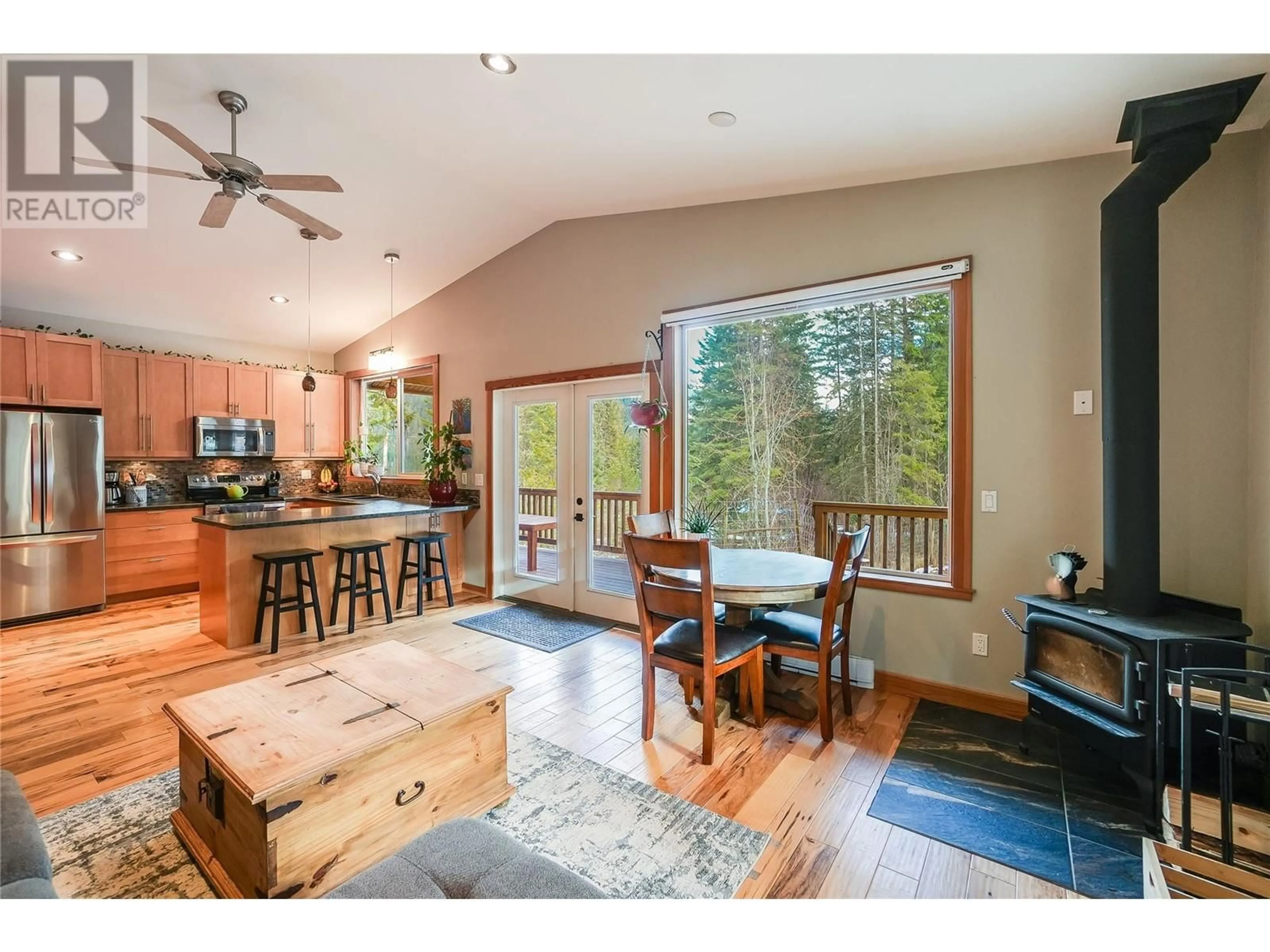 Open concept kitchen, wood/laminate floor for 4210 KAYS Road, Nelson British Columbia V1L6V9