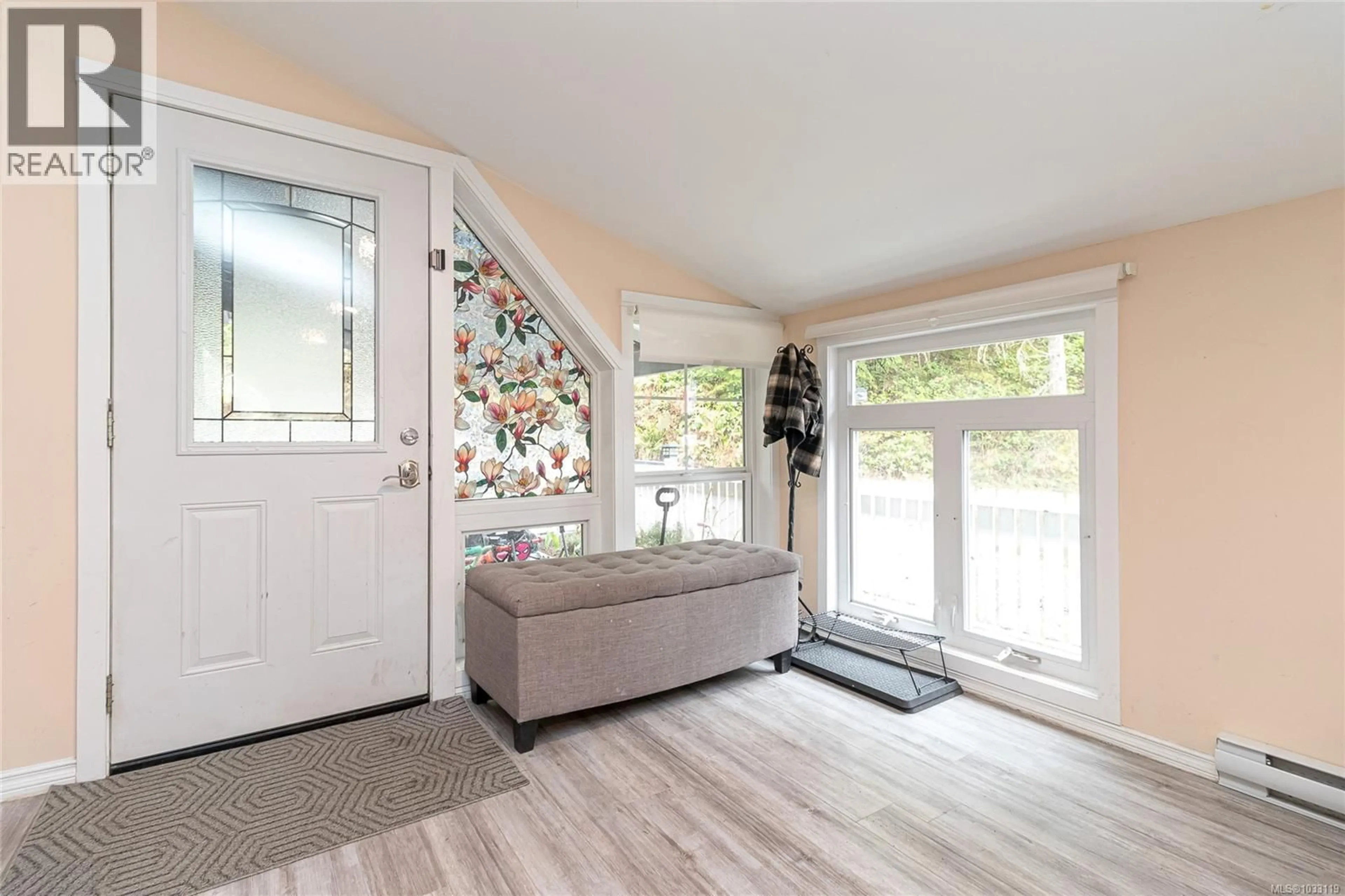 Indoor entryway for 33C - 1120 SHAWNIGAN-MILL BAY ROAD, Mill Bay British Columbia V0R2P2