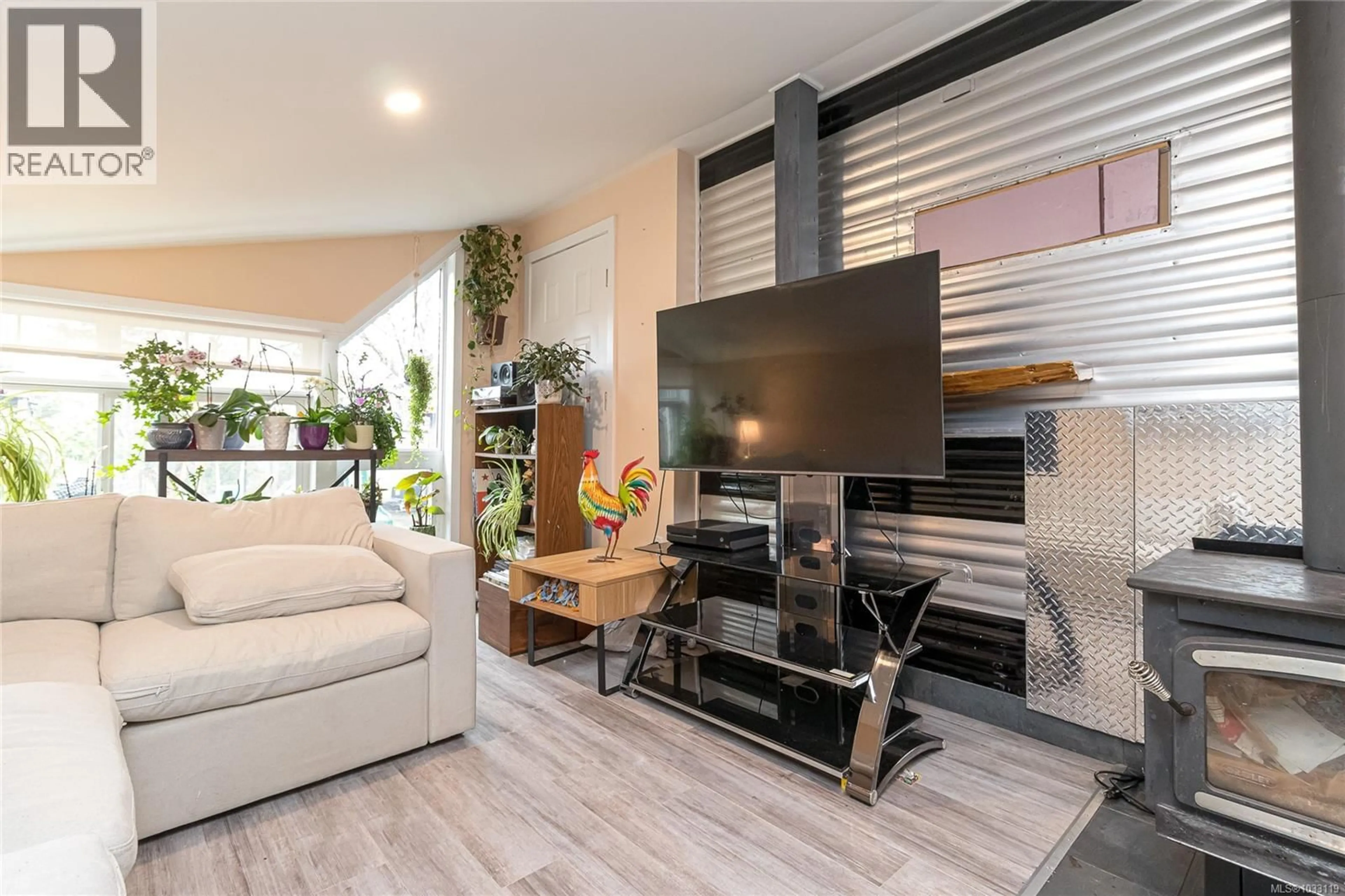 Living room with furniture, unknown for 33C - 1120 SHAWNIGAN-MILL BAY ROAD, Mill Bay British Columbia V0R2P2