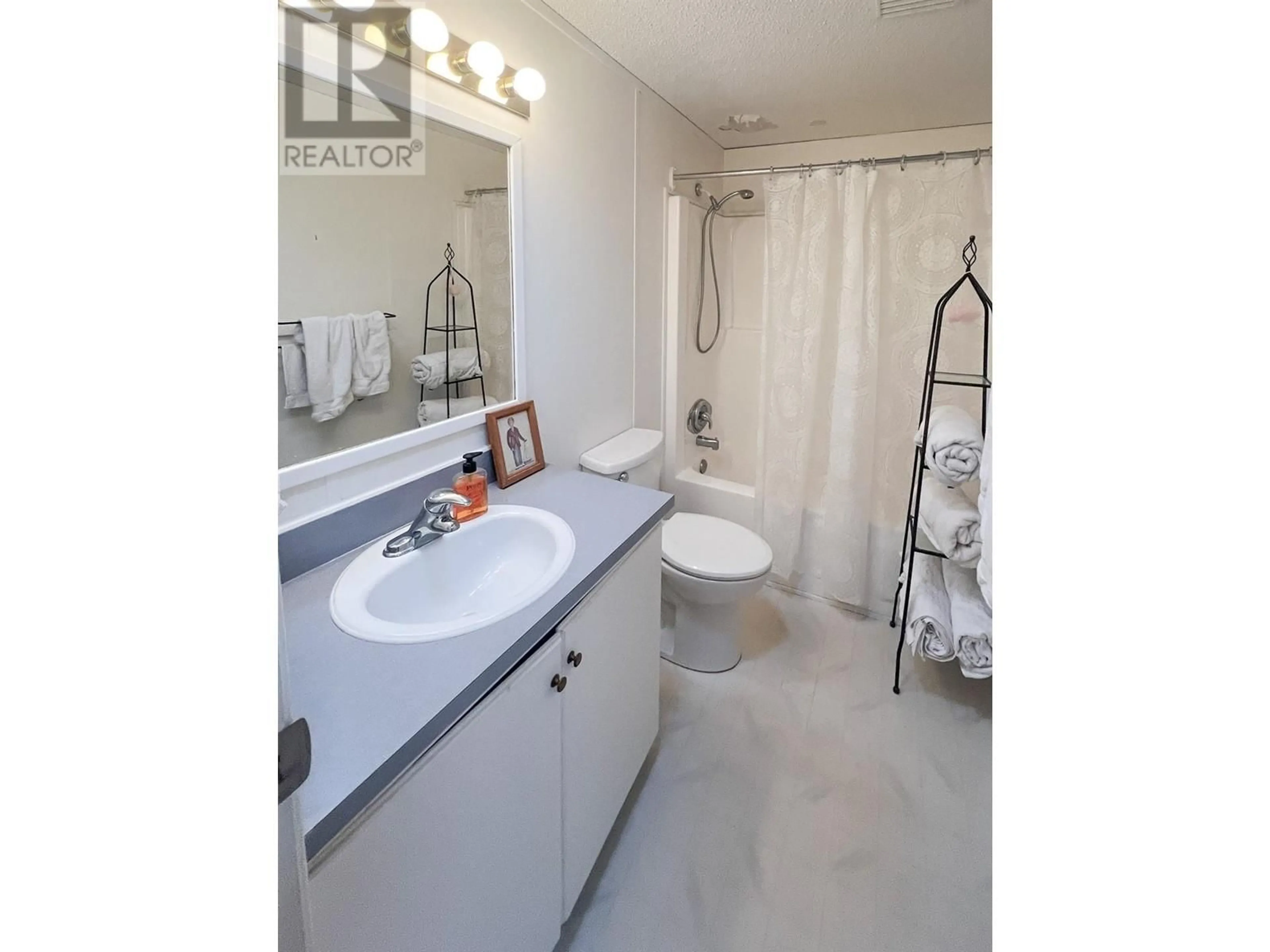 Standard bathroom, ceramic/tile floor for 1401 Nicola Avenue Unit# 18, Merritt British Columbia V1K1M2