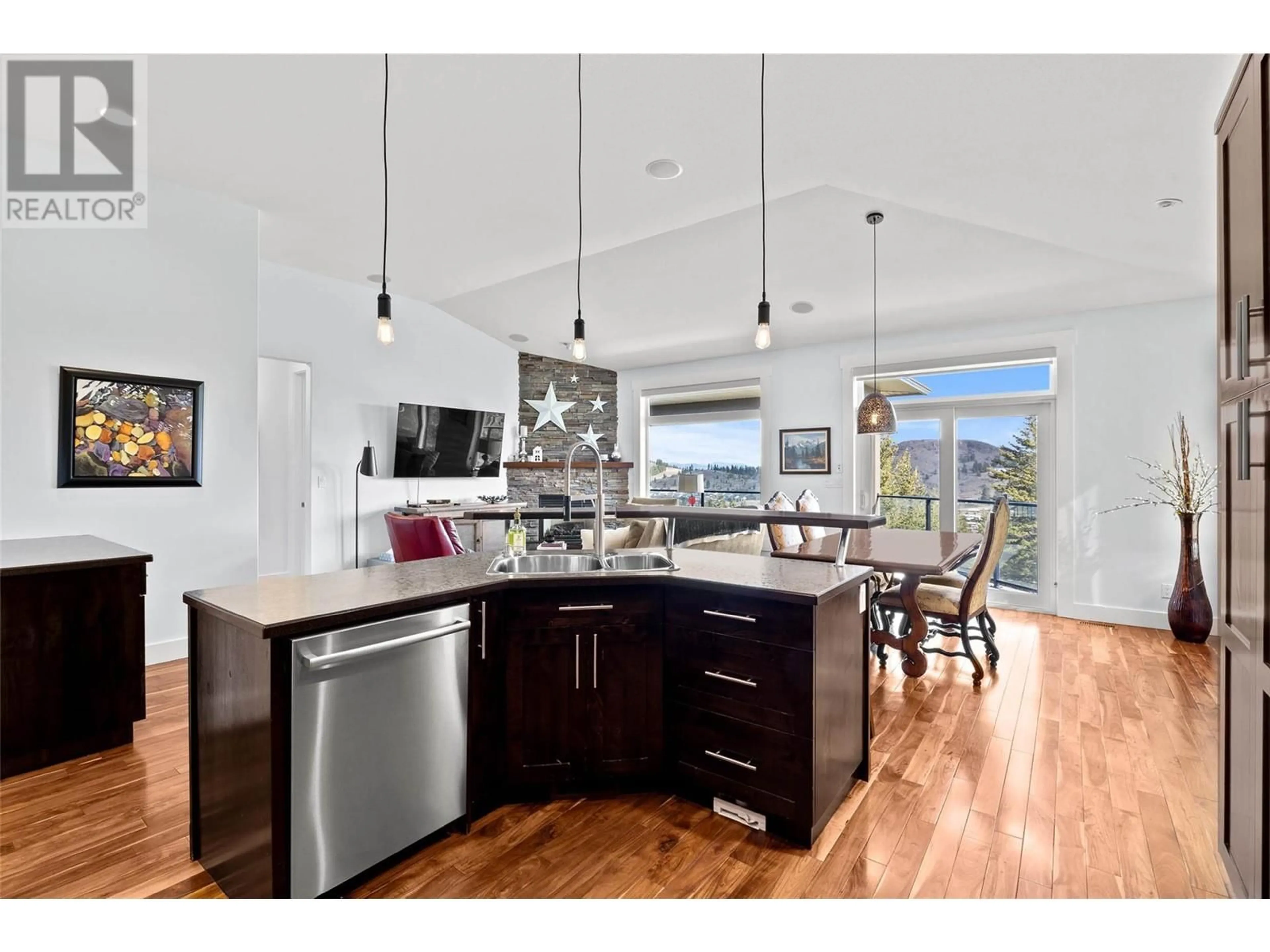 Open concept kitchen, unknown for 1831 PRIMROSE Crescent, Kamloops British Columbia V2H1T7