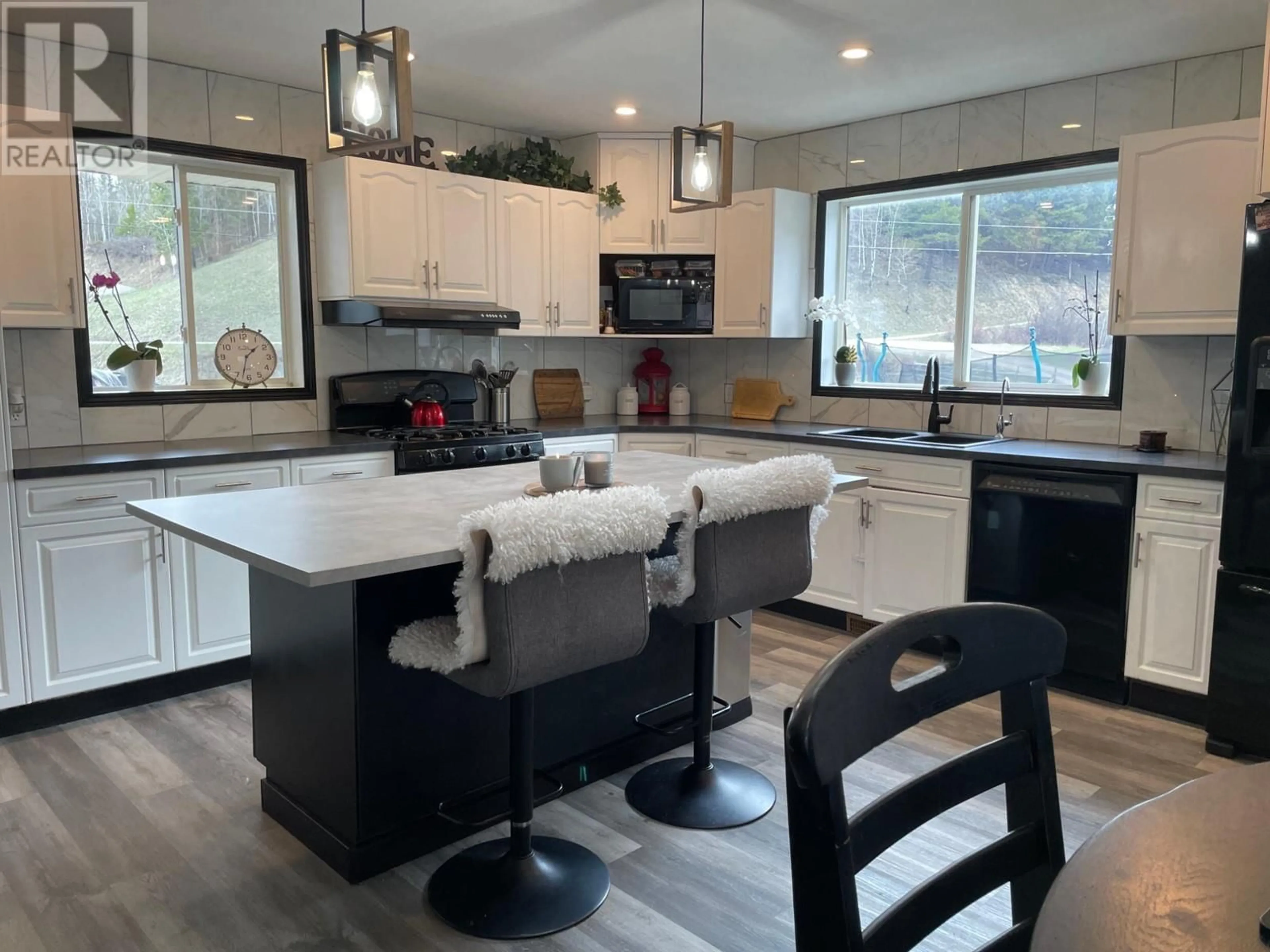Open concept kitchen, ceramic/tile floor for 2690 PEASLEY ROAD, Jaffray British Columbia V0B1T3
