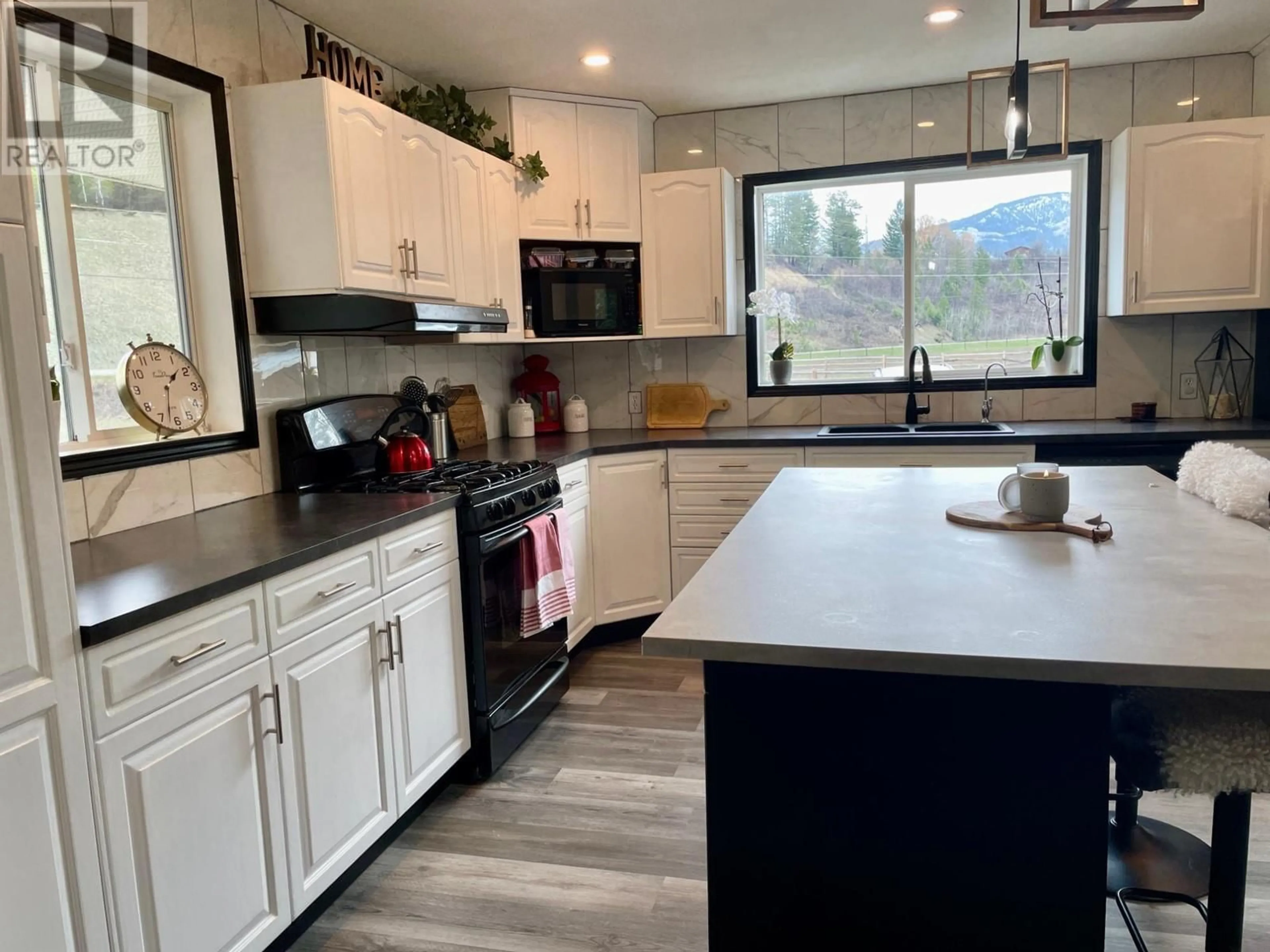 Open concept kitchen, unknown for 2690 PEASLEY Road, Jaffray British Columbia V0B1T3