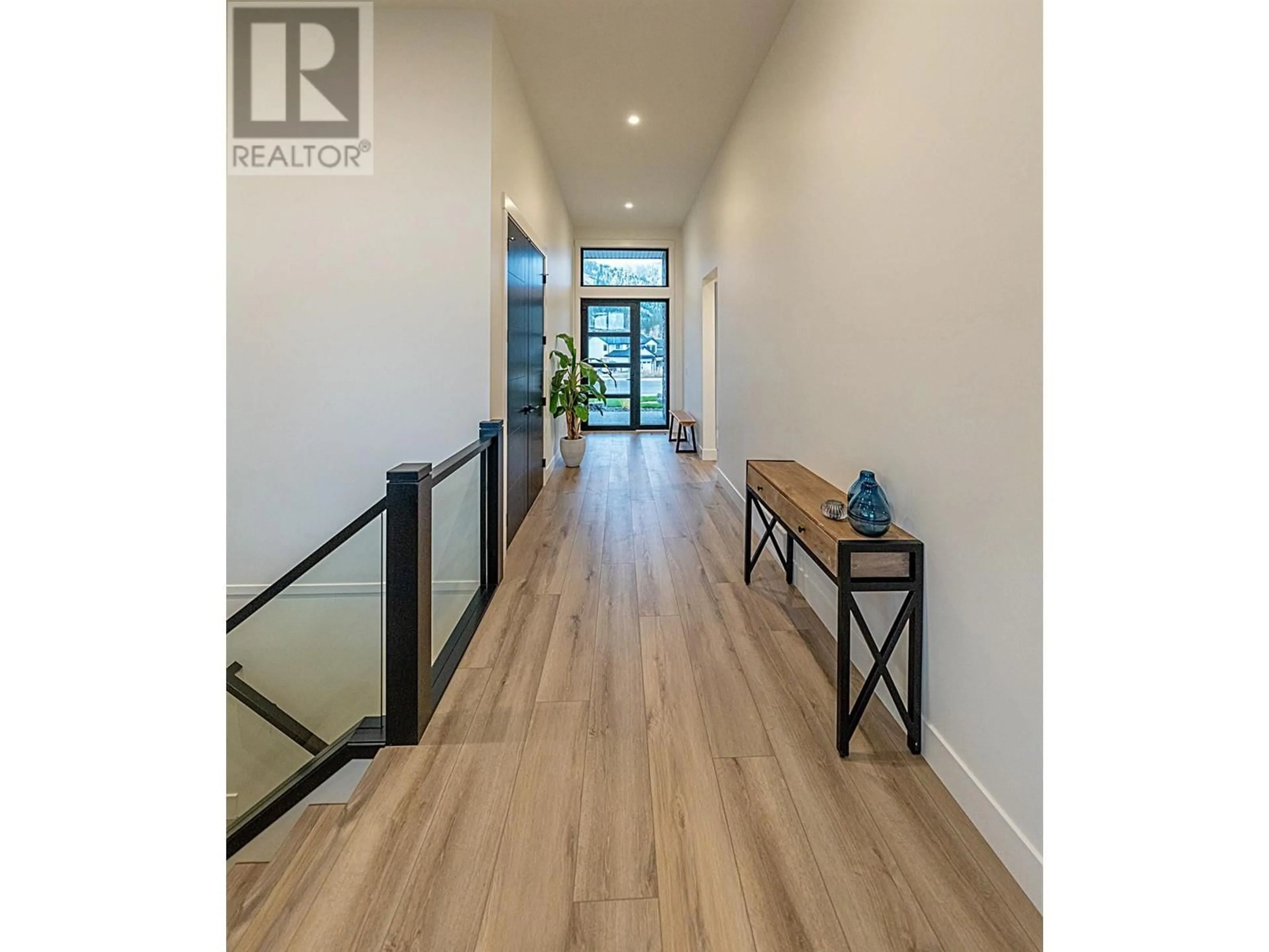 Indoor foyer for 2537 Pinnacle Ridge Drive, West Kelowna British Columbia V4T0E3