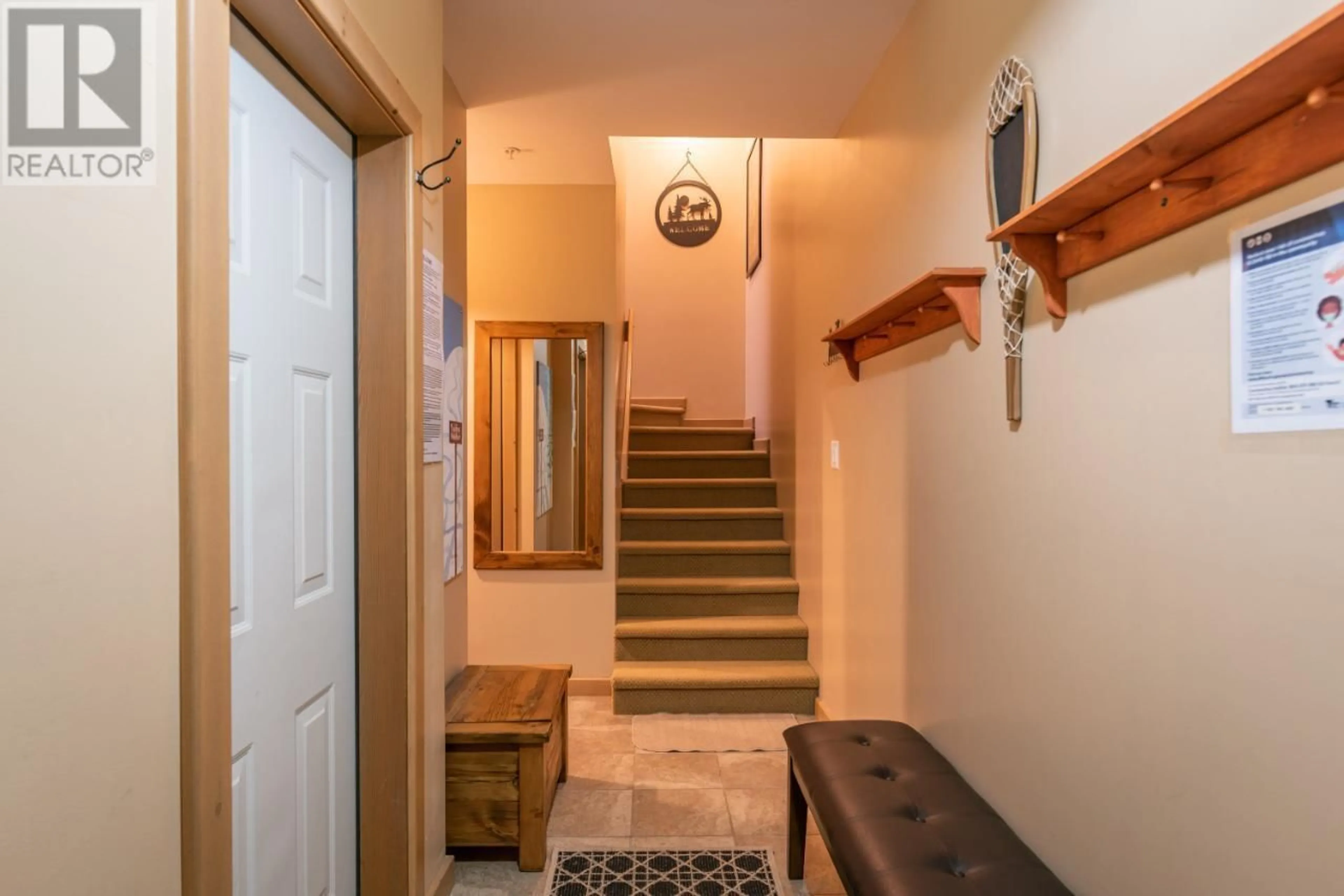 Indoor entryway for 1003 MOUNTAIN VIEW Road Unit# B, Rossland British Columbia V0G1Y0